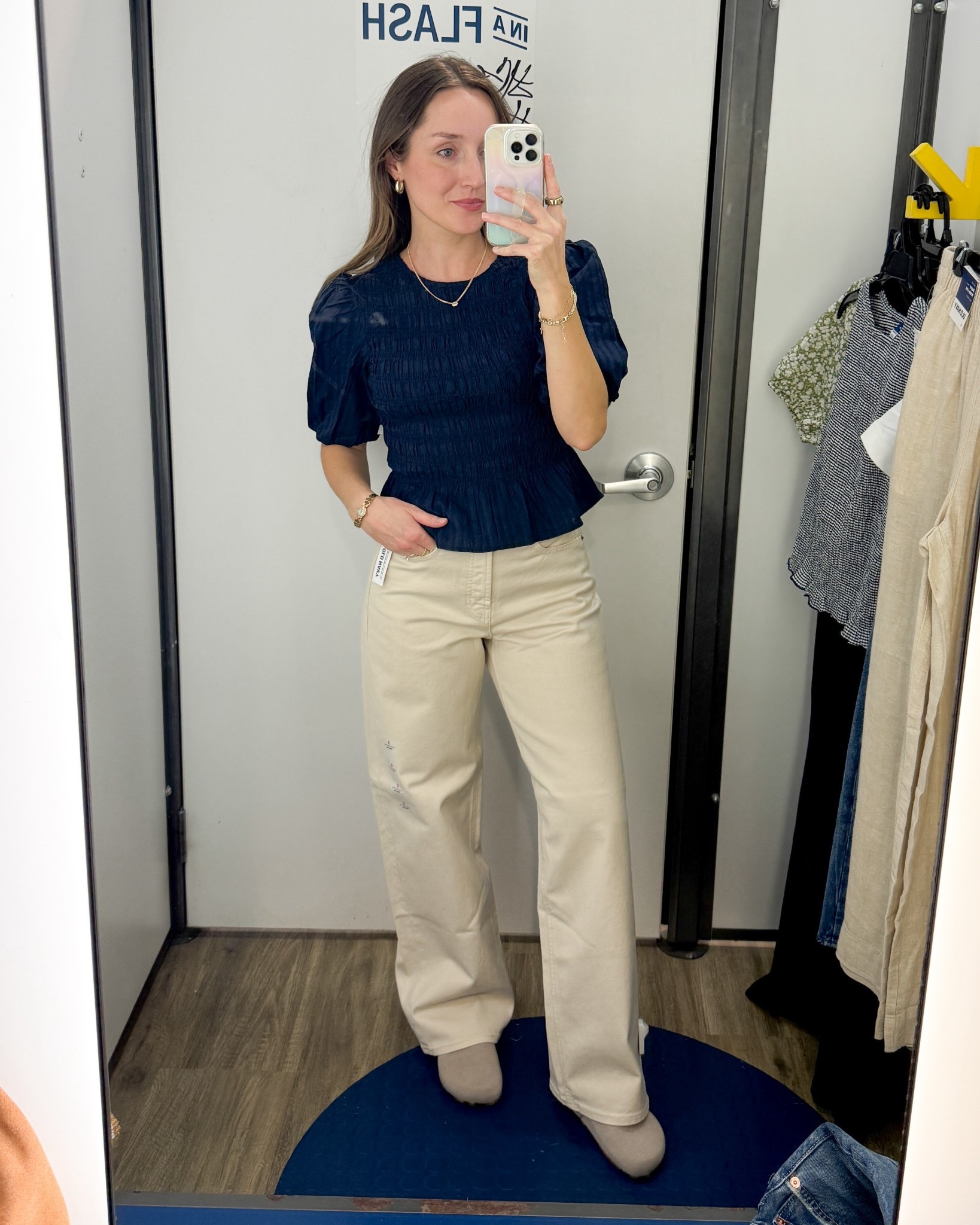 Cute spring top! On sale for 50% off at Old Navy right now. Wearing an XS in the top and a size 2 in the jeans. ￼