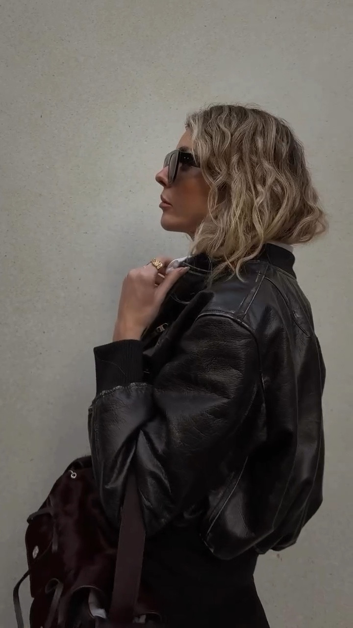 I love the way these trousers flow @lolataraofficial 🥀 

lolataraofficial, acnestudios, cos, ootd, london style, minimal style, leather jacket, cropped leather jacket, oversized white shirt, flared trousers, black silk trousers, low block heels, red bag, plum bag, maroon


#LTKworkwear #LTKluxury #LTKautumn