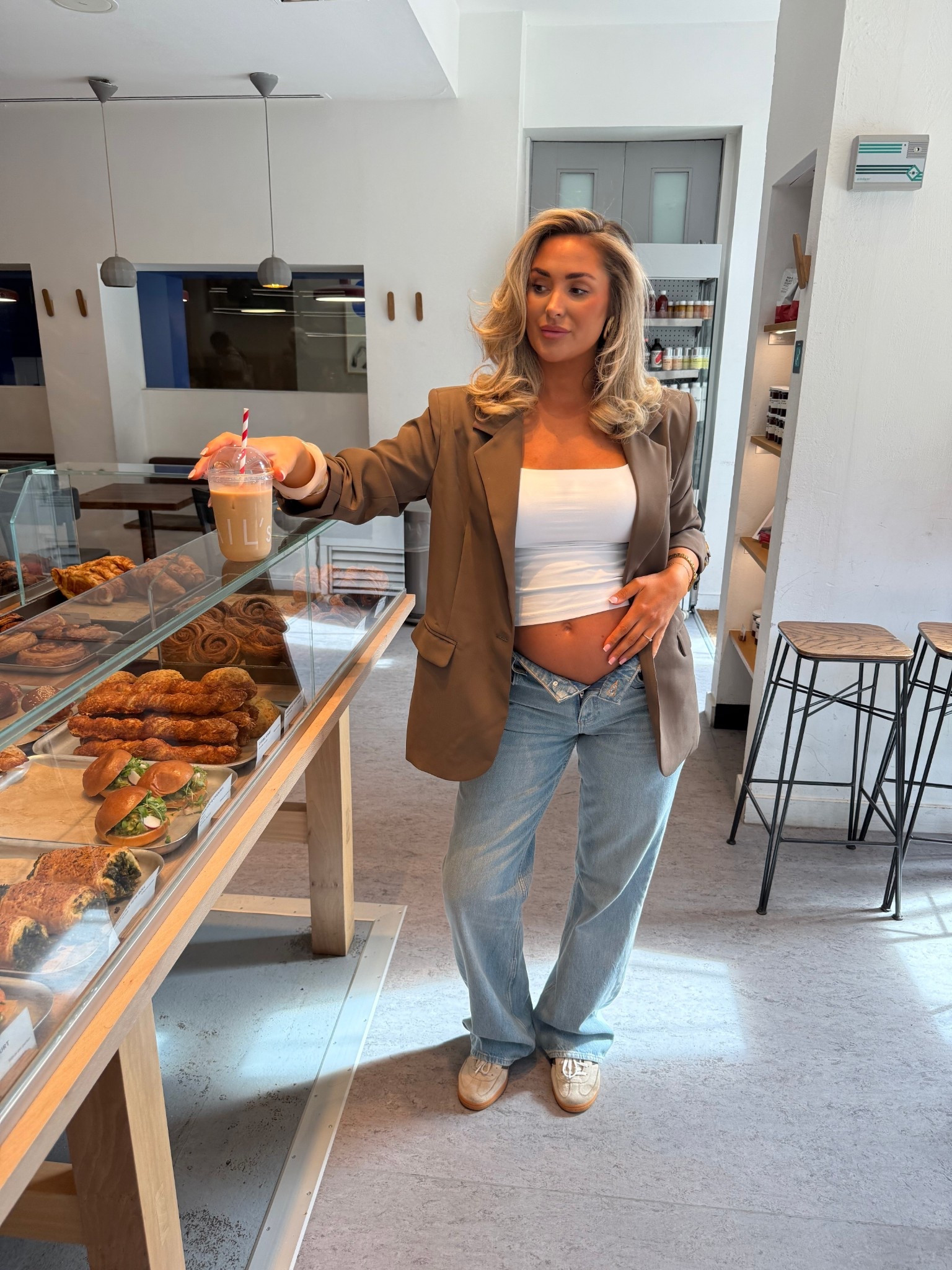 Jeans, blazer, autumn, transitional outfit, basic top, trainers, casual outfit, autumn outfitt

#LTKmaternity #LTKuk #LTKstyletip