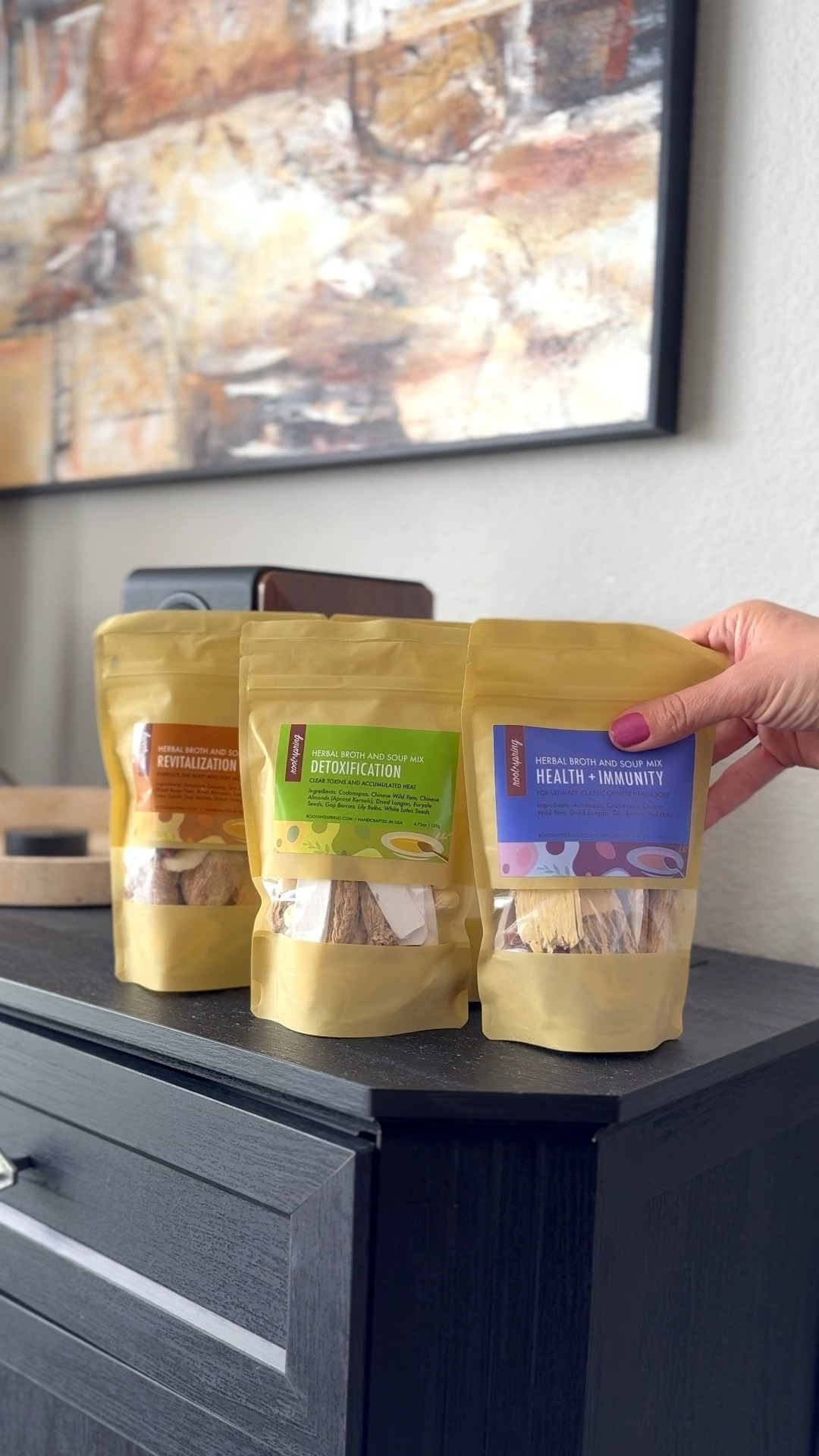 I’ve been starting my mornings with this herbal broth mix. @rootandspring Just add water, simmer for 15 minutes, and you get the most comforting, nourishing drink.
Add 1 pack (or a small handful) to a pot
	2.	Add 2–3 cups of water
	3.	Bring to boil
	4.	Simmer for 15–20 minutes
	5.	Strain (optional)
	6.	Pour into your favorite mug
	7.	Enjoy warm ☕✨

Perfect for:
✨ Slow mornings
✨ Immune support
✨ Relaxing afternoon reset
✨ Cozy evening drink

So simple, so comforting, and honestly… it smells amazing while brewing 🤍

Would you try this?

#herbaltea #cozymorning #wellnessroutine #slowmorning #selfcare

#LTKSaleAlert #LTKBeauty #LTKHome