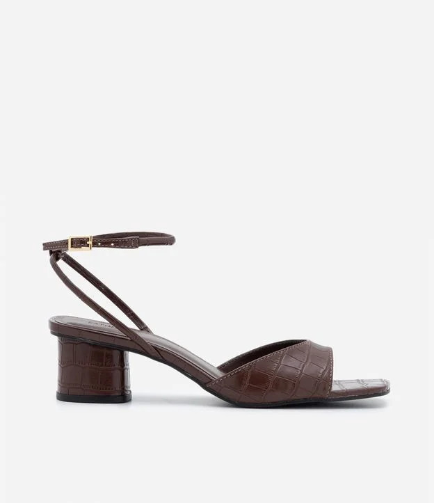 Sandália com Bico Quadrado e Textura Croco Marrom Pinhão | Renner (BR)