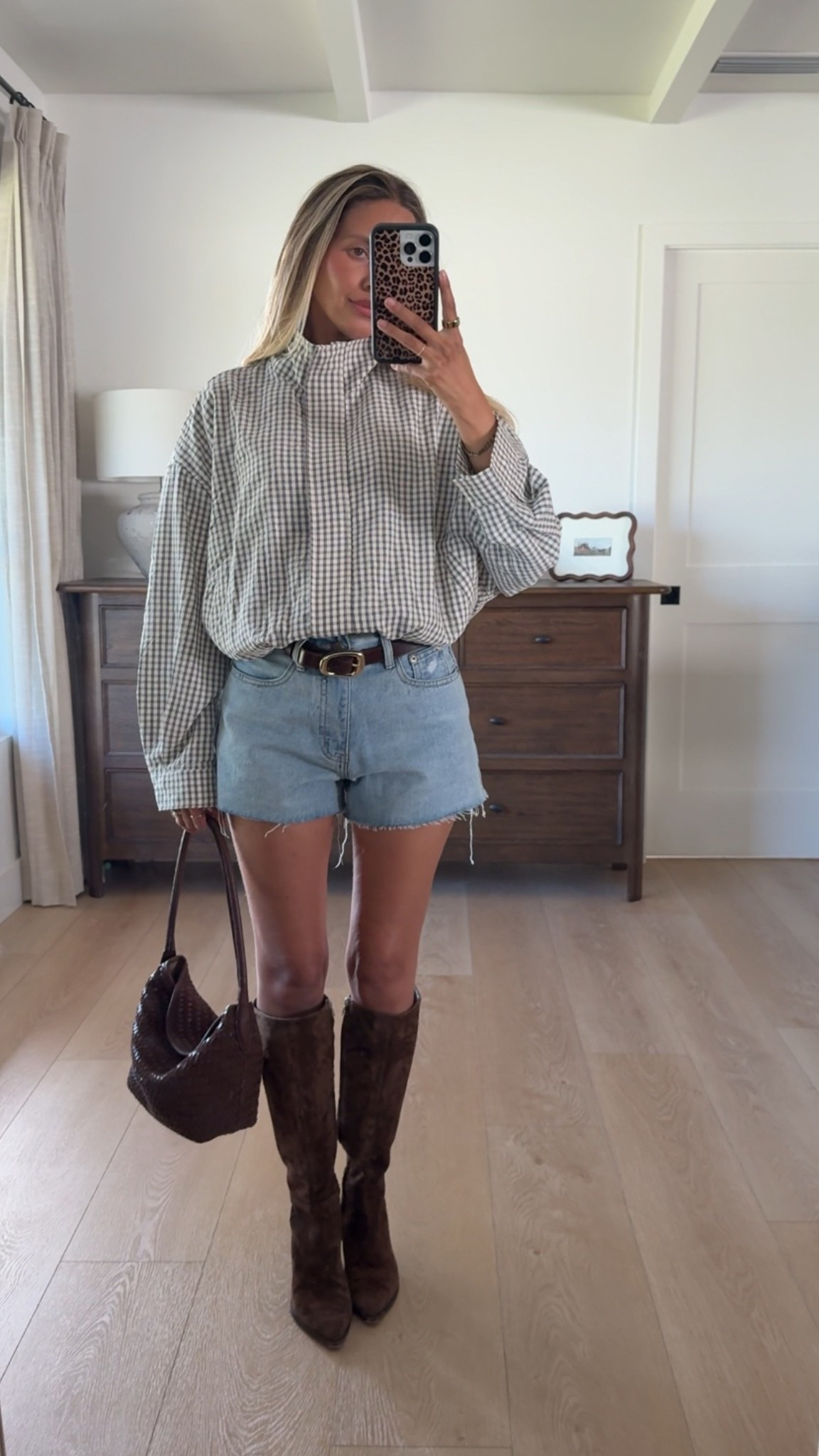 WHAT IM WEARING: 
Amazon jacket is on sale rn! 
Shorts from pink lily are TTS
Dolce vita boots