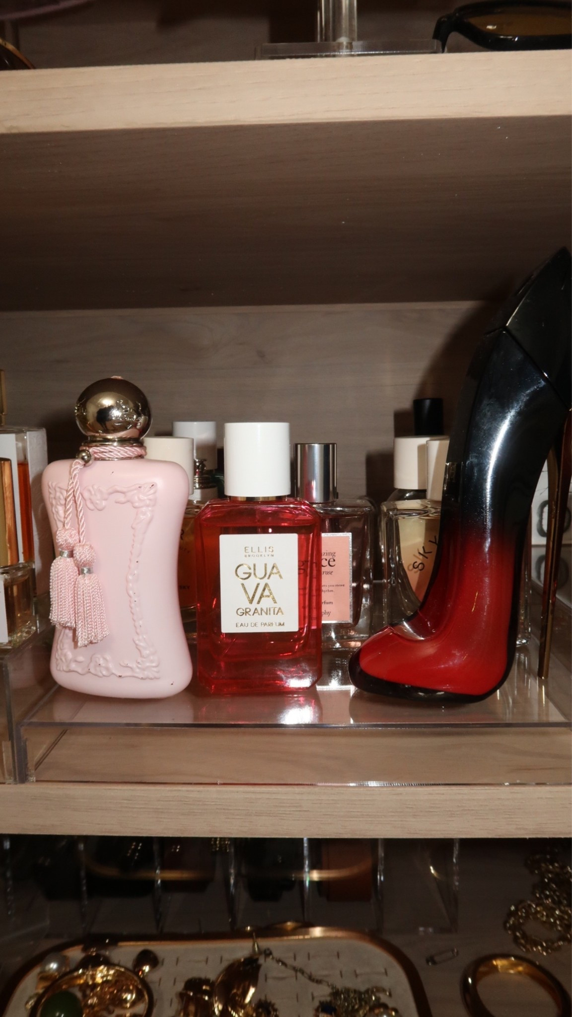 Scroll to shop! ✨ My favorite perfumes. Everything is linked below.👇🏾

Desliza para comprar. ✨ Mis perfumes favoritos.

📲 Download the free LTK app & follow me @kirasfashionfinds to shop all my daily finds.

#LTKvlog #LTKselfcare #LTKBeauty