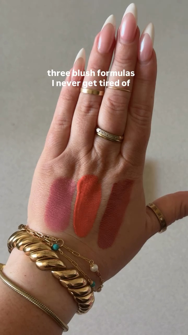 3 blush formulas. 3 completely different jobs. I’m not choosing.

stick for the lazy days, liquid for the “I only have 2 minutes,” pearl-milled liquid for when I want to look like I didn’t try.

save this for whichever mood you wake up in.

@charlottetilbury Rosy Glow
@rarebeauty Joy
@hudabeauty Strawberry Latte

Charlotte Tilbury blush stick . Charlotte tilbury blush . Rare Beauty liquid blush . Huda Beauty blush filter . Liquid blush . Cream blush . Blush formulas . Dewy blush . Dewy skin . Luxury beauty . High maintenance and proud
