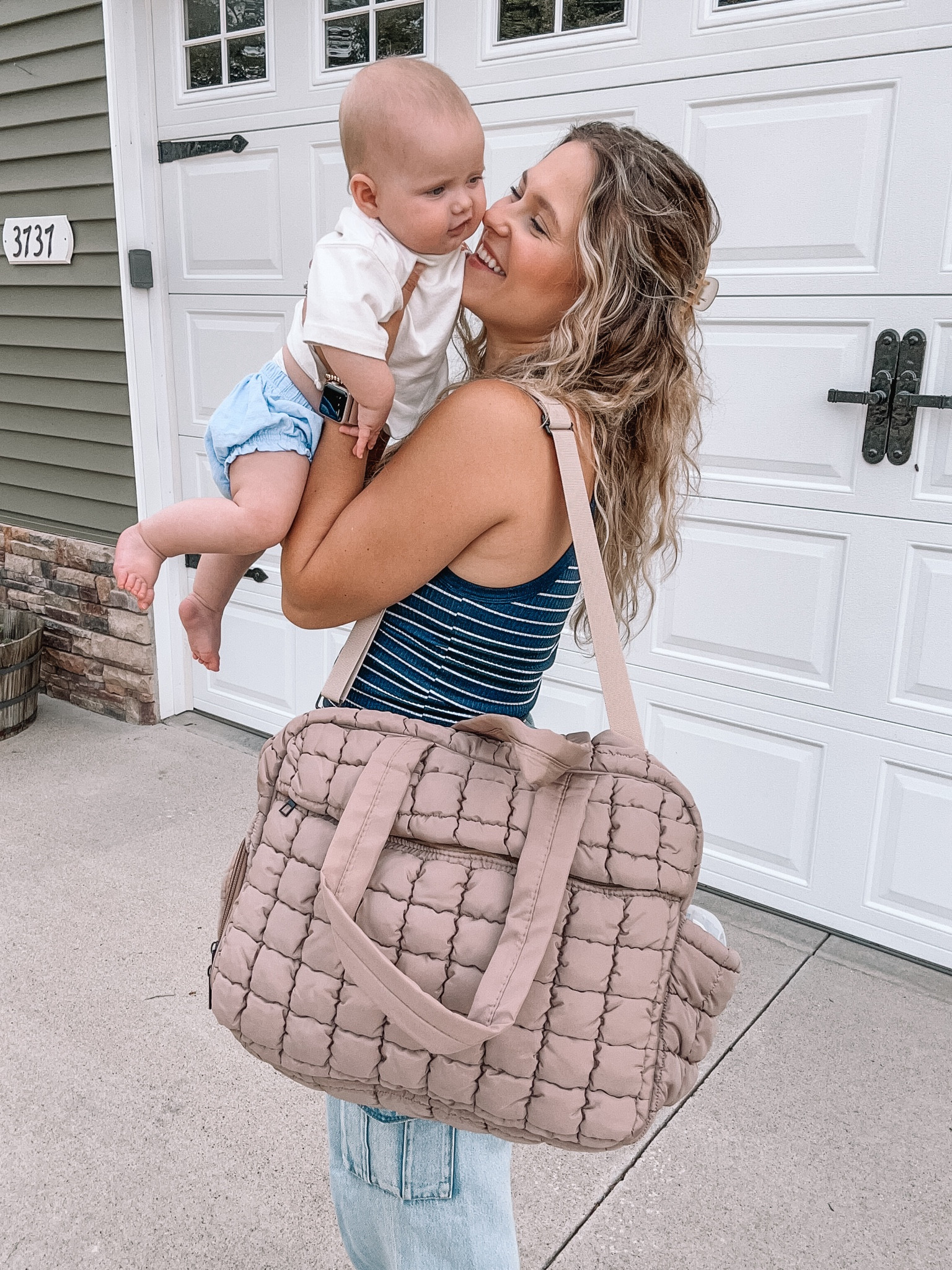 Happy Sunday! 

My jeans are only $25🙌🏼 so comfy and I love the wide leg  