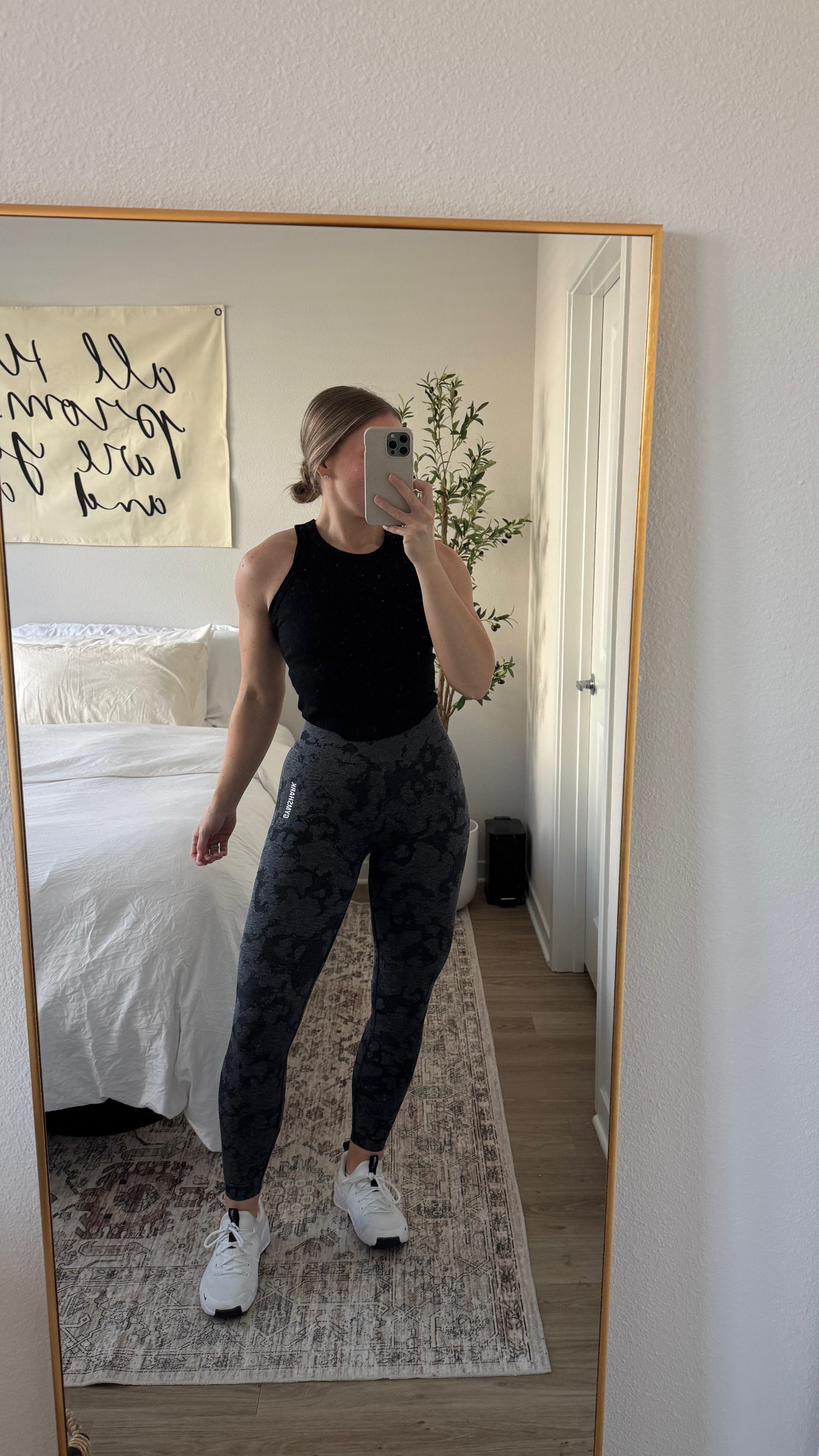 Workout outfit 

Top: small
Bottom: small
Shoes: 7 1/2

#gymshark