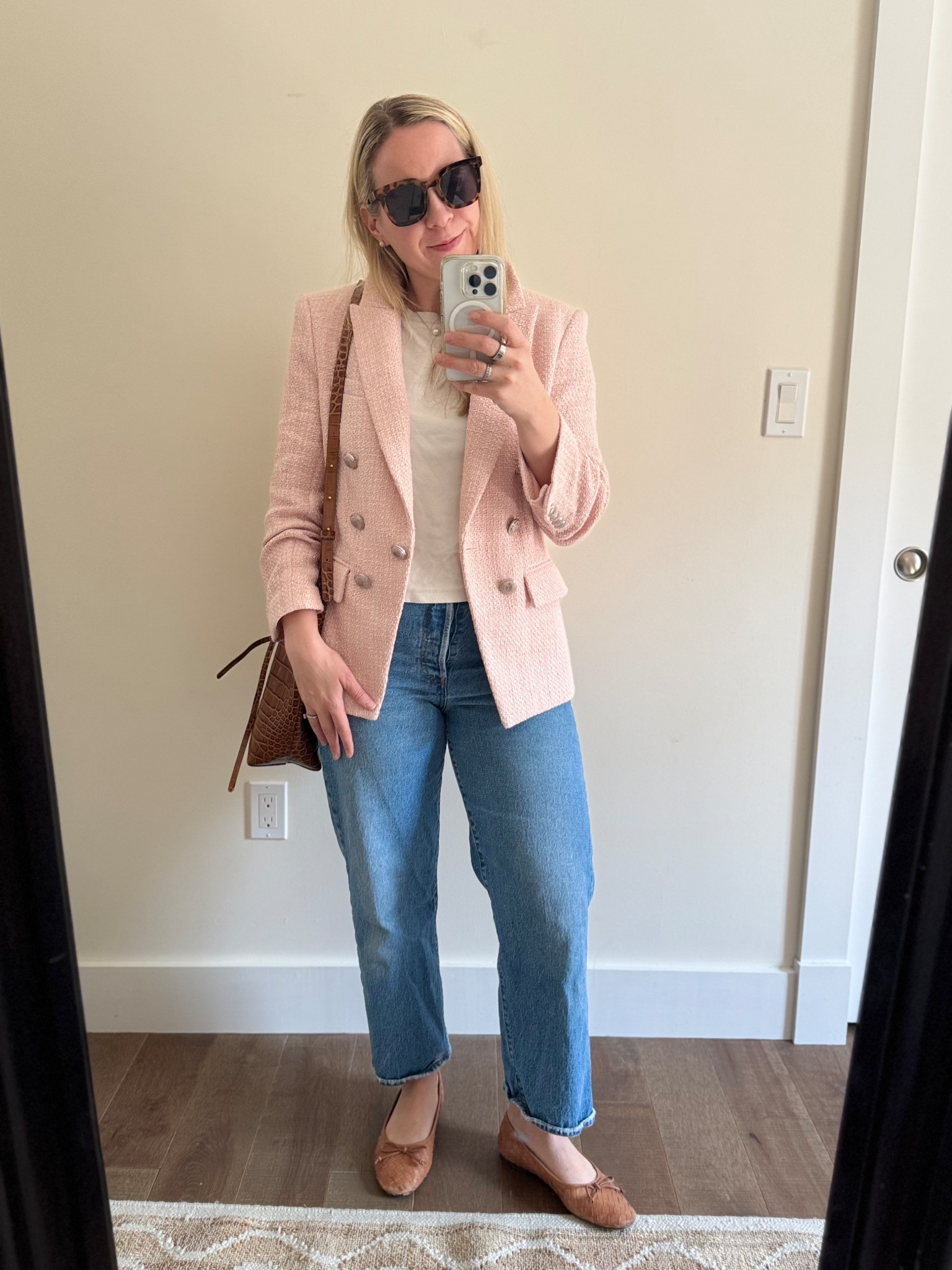 Classic preppy style spring outfit

