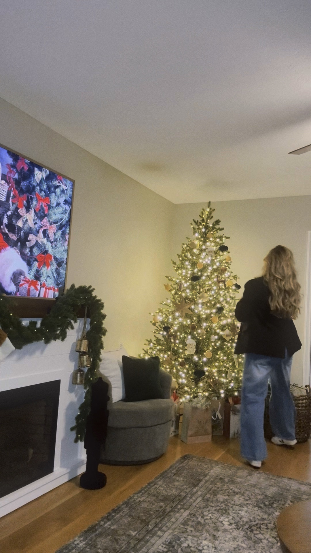 Decorate my house with me for the holidays 🤎🎄

#LTKHome #LTKSeasonal #LTKHoliday