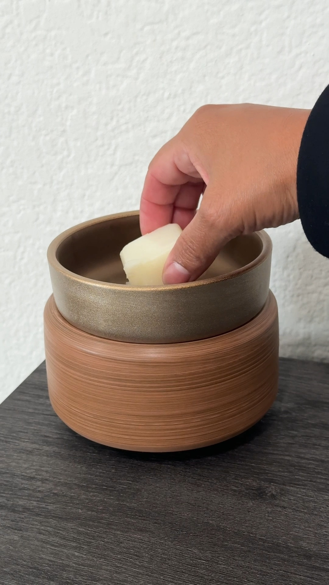 ✨ Cozy vibes, zero smoke! ✨ Loving my new Candle Warmers ETC 2-in-1 Warmer—perfect for melting wax melts or warming scented candles to freshen up any room. 🕯️💛 The pewter walnut finish looks so chic on my shelf, too!

#CandleLovers #HomeFragrance #WaxMelts #CandleWarmers #CozyVibes #LTKHome #ScentedCandles #RoomFreshener #DecorMustHave #HomeStyle

#LTKGiftGuide #LTKHome #LTKFindsUnder50