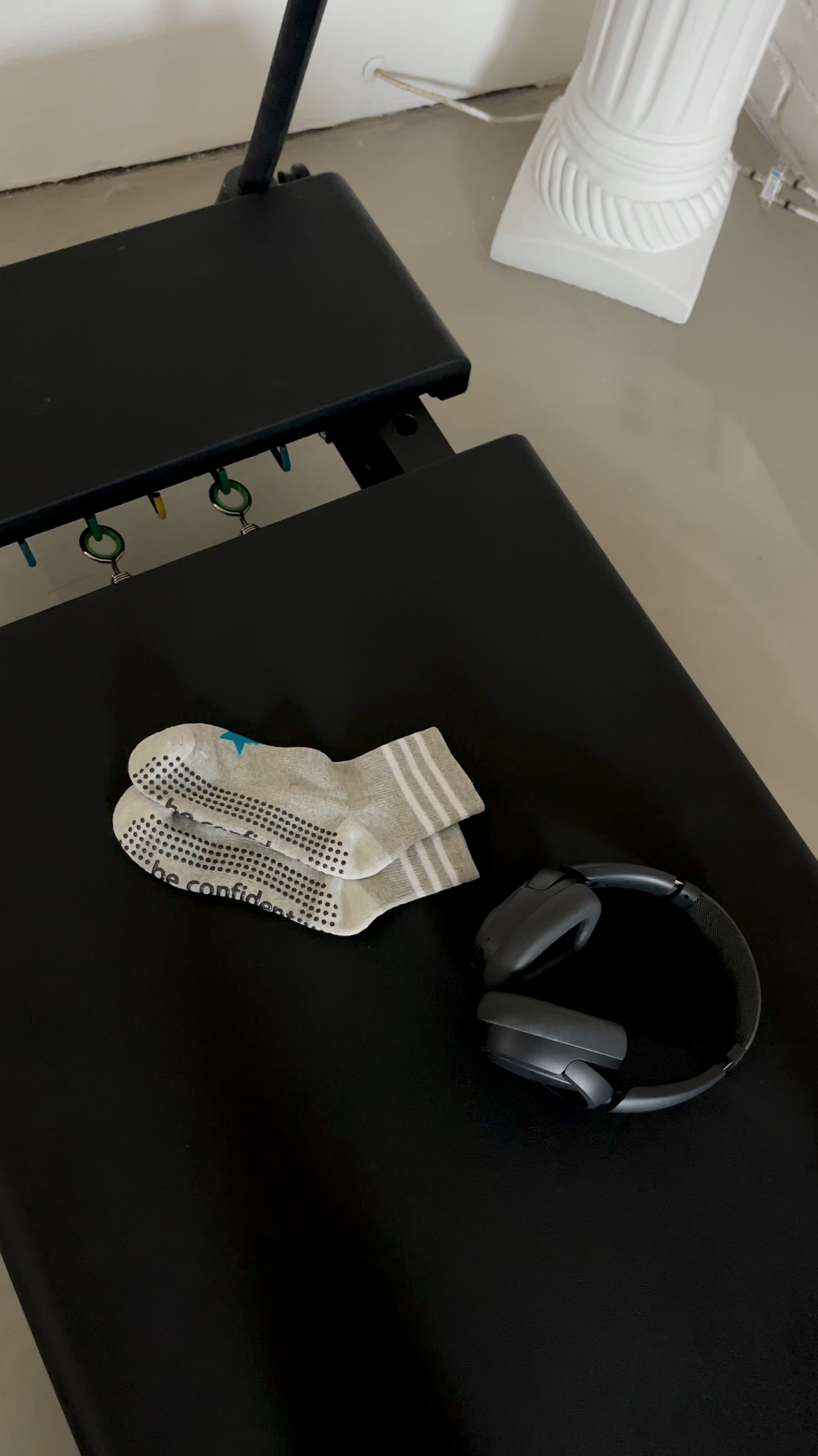 Grip socks for the colder months #ad @stickybesocks 💪🏽 #sticktobeingyou #whatwillyoube #thefondleproject
#pinkfund

#LTKVideo #LTKFindsUnder50 #LTKStyleTip