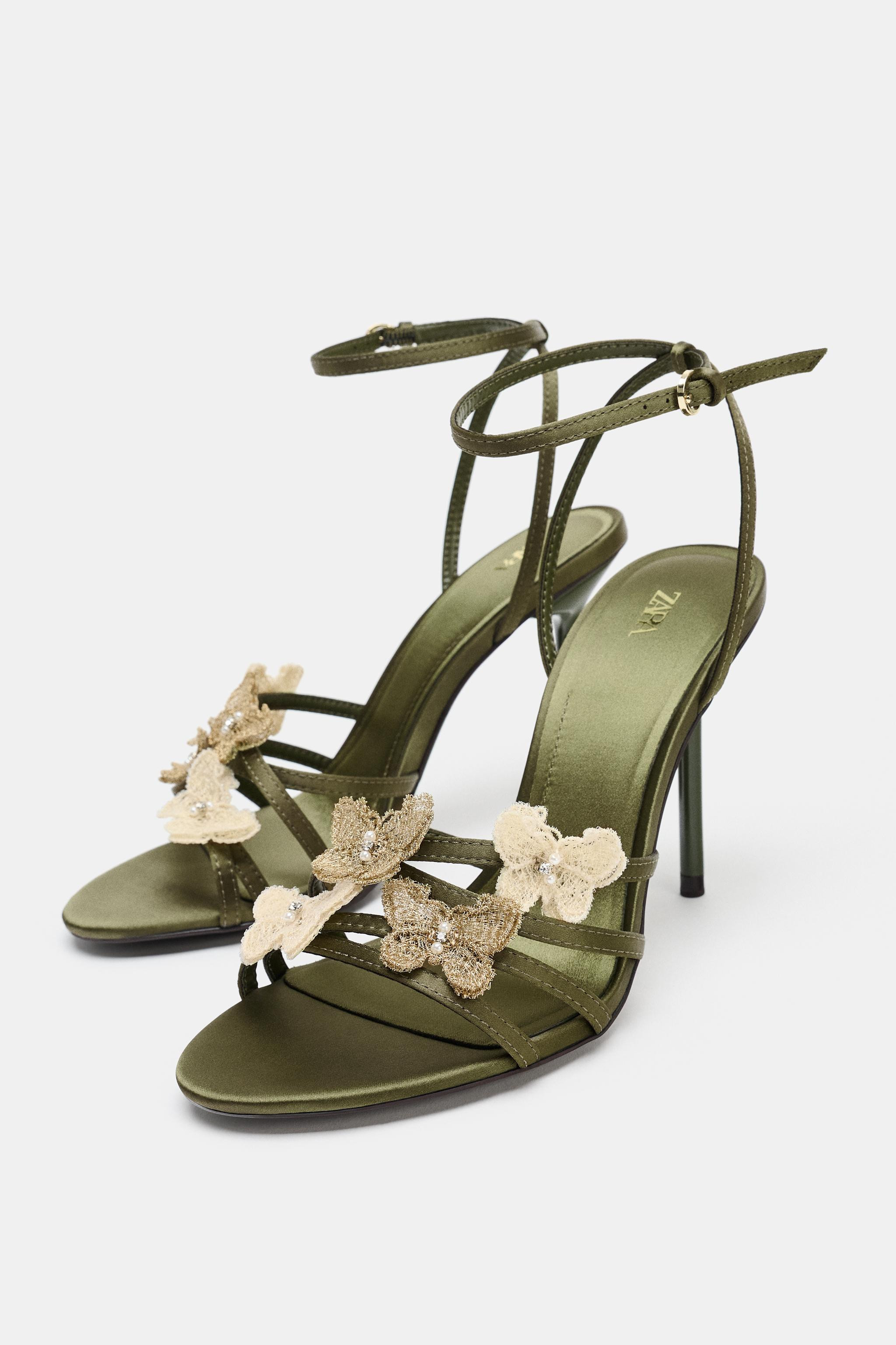 SANDALE MIT SATIN-EFFEKT UND APPLIKATIONEN | Zara DE