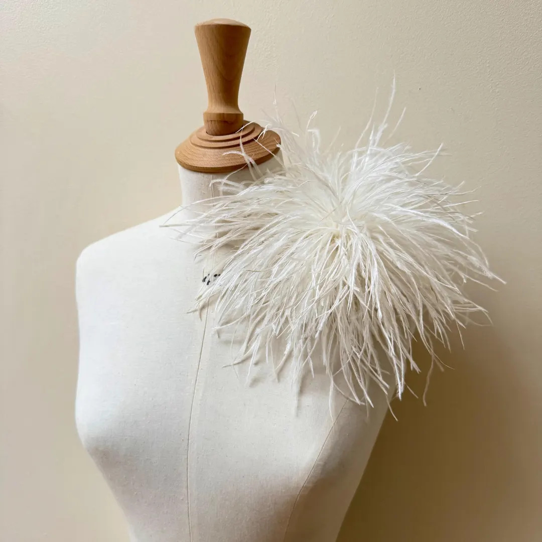 Broche en plumes d'autruche ivoire, \u00e9pingle pour robe avec revers \u00e0 fleurs ivoire, acce... | Etsy (Global)