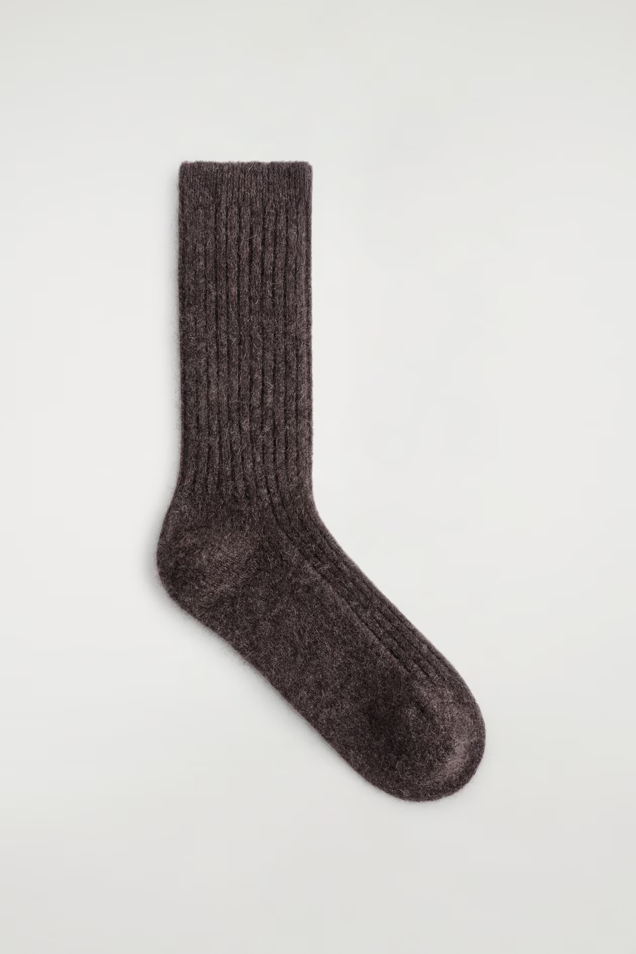 RIBBED CASHMERE SOCKS - DARK BROWN | COS GB | COS UK