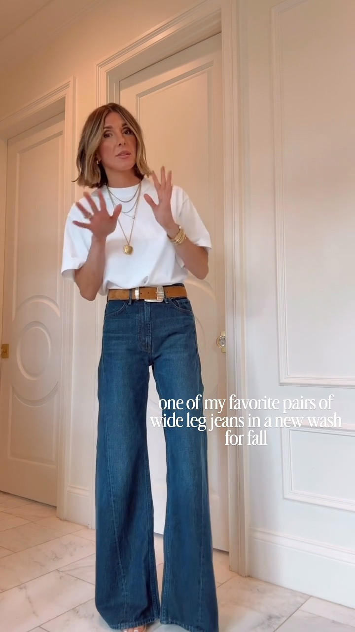 One of my favorite pairs of wide leg jeans for fall. I suggest sizing down one size