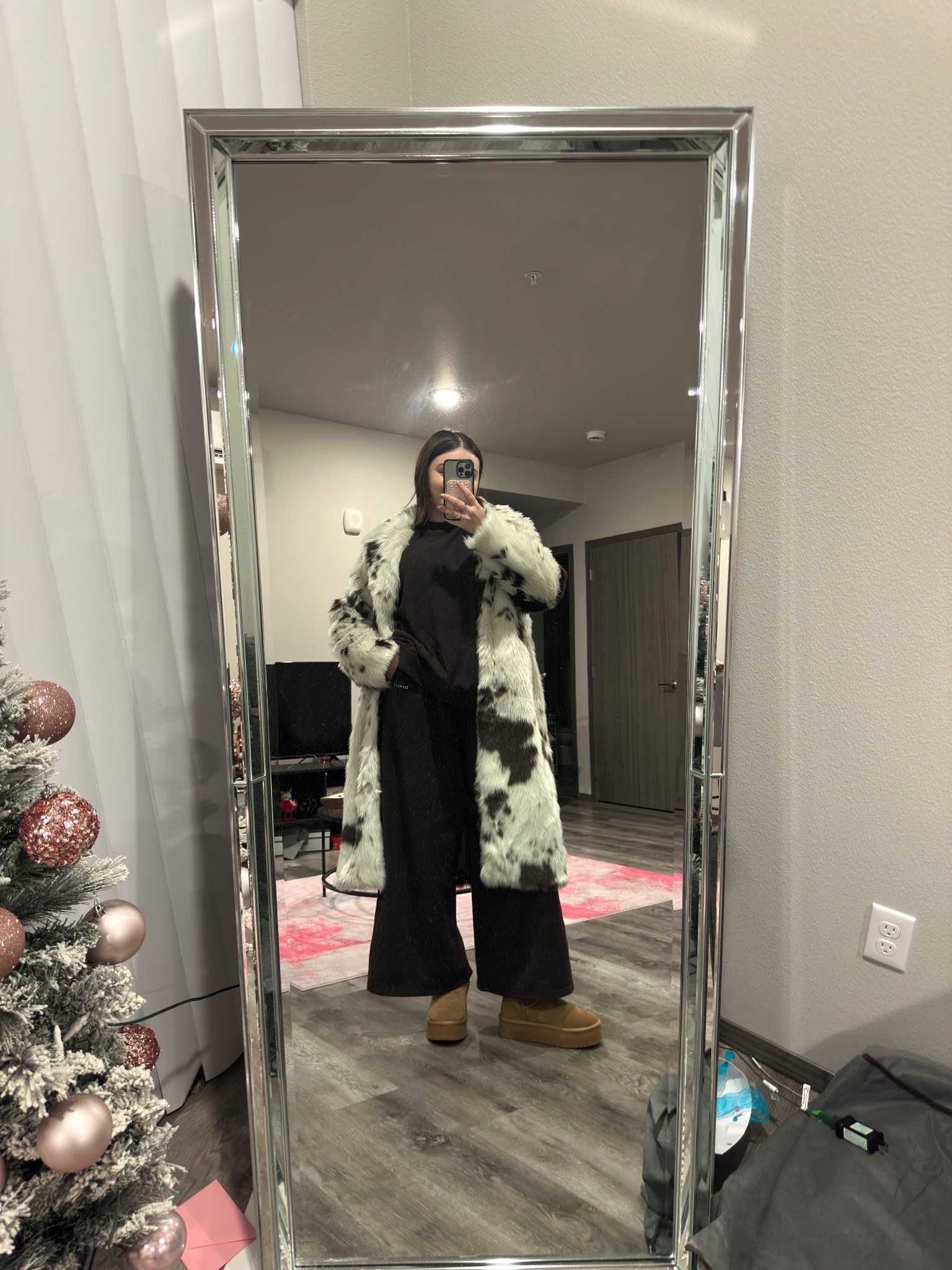 Crazy and cozy lounge look! I just got in this coat and couldn’t stop wearing it!

I’m wearing a L coat, sweatshirt and joggers with size 9 boots

#LTKFindsUnder100 #LTKootd #LTKMidsize