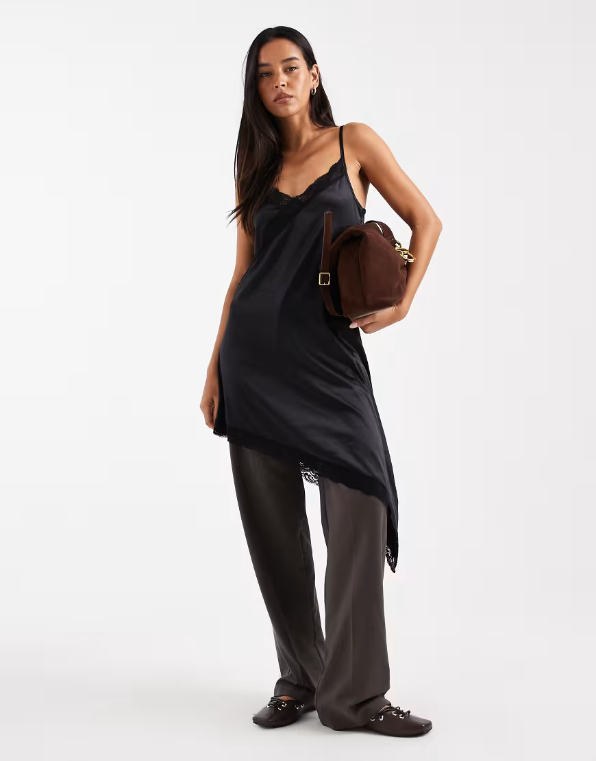 Miss Selfridge – Minikleid aus schwarzem Satin mit asymmetrischem Saum-Brown | ASOS (Global)