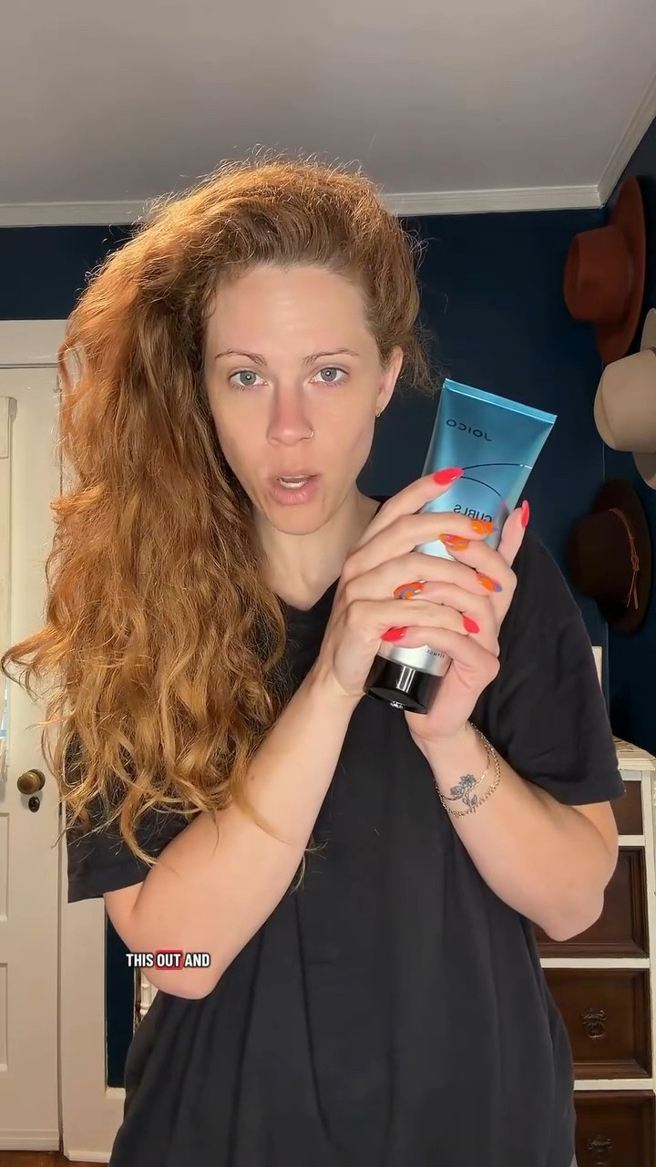 Here is my June Product of the Month! Let’s see how Joico Gelee works! #productreview #curlproducts #curlyproducts #curlsroutine