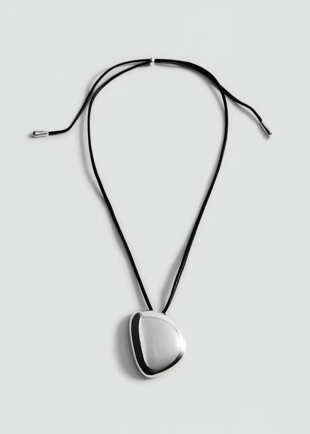 Pendant necklace with metal component | Mango (US/MX/AU)