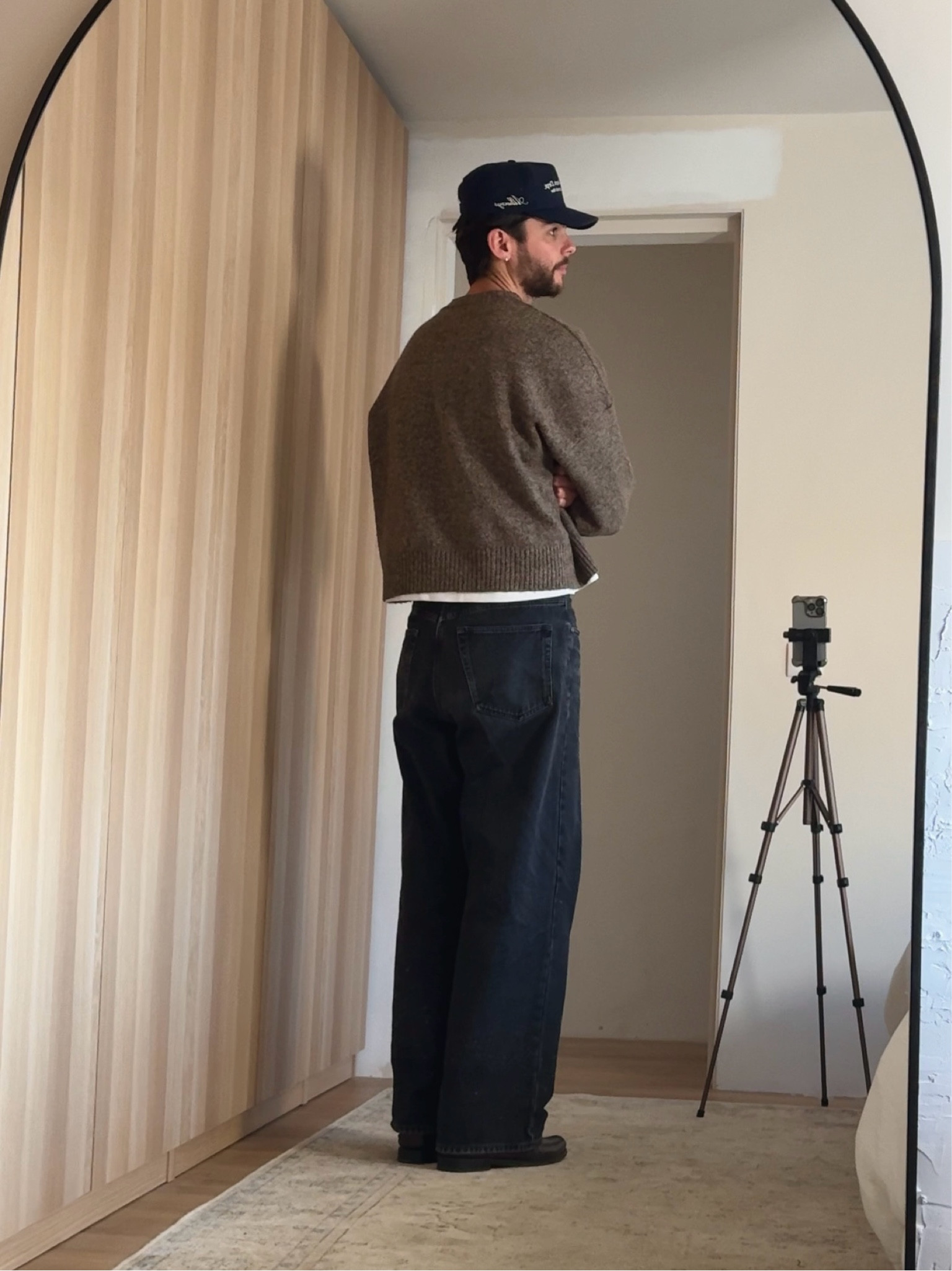 cropped boxy oversized fluffy brown knit
baggy loose jeans
Penny loafers burgundy 

#LTKmens #LTKuk #LTKstyletip