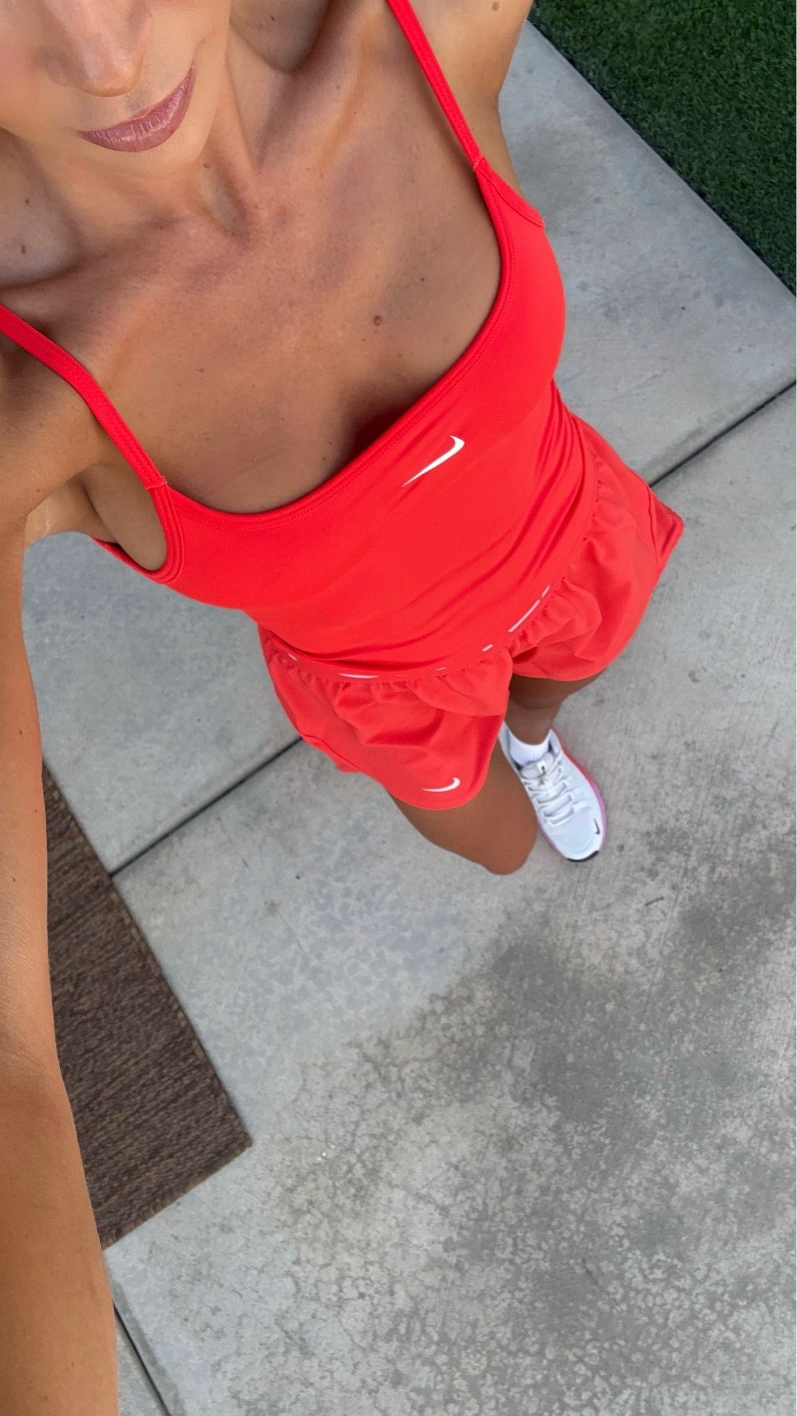 Today’s workout fit is all @nike and I’m obsessed with this color! But the star of the show is the Metcon 7 shoes!! So cool and comfy #teamnike #ad
