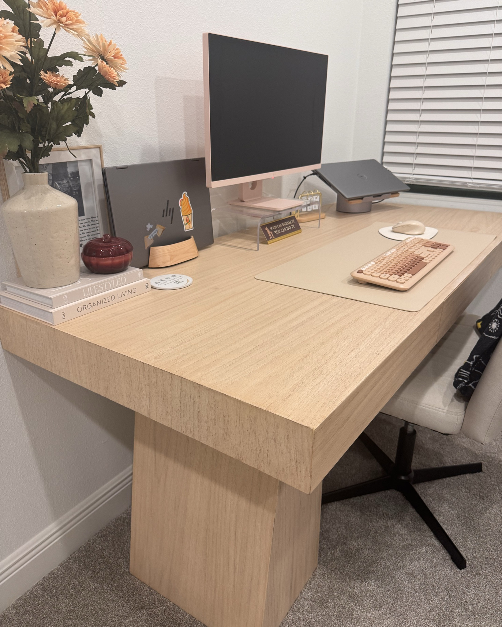 I like my office space clean, organized & cute ✨🤎

#ltkoffice #office #loft 