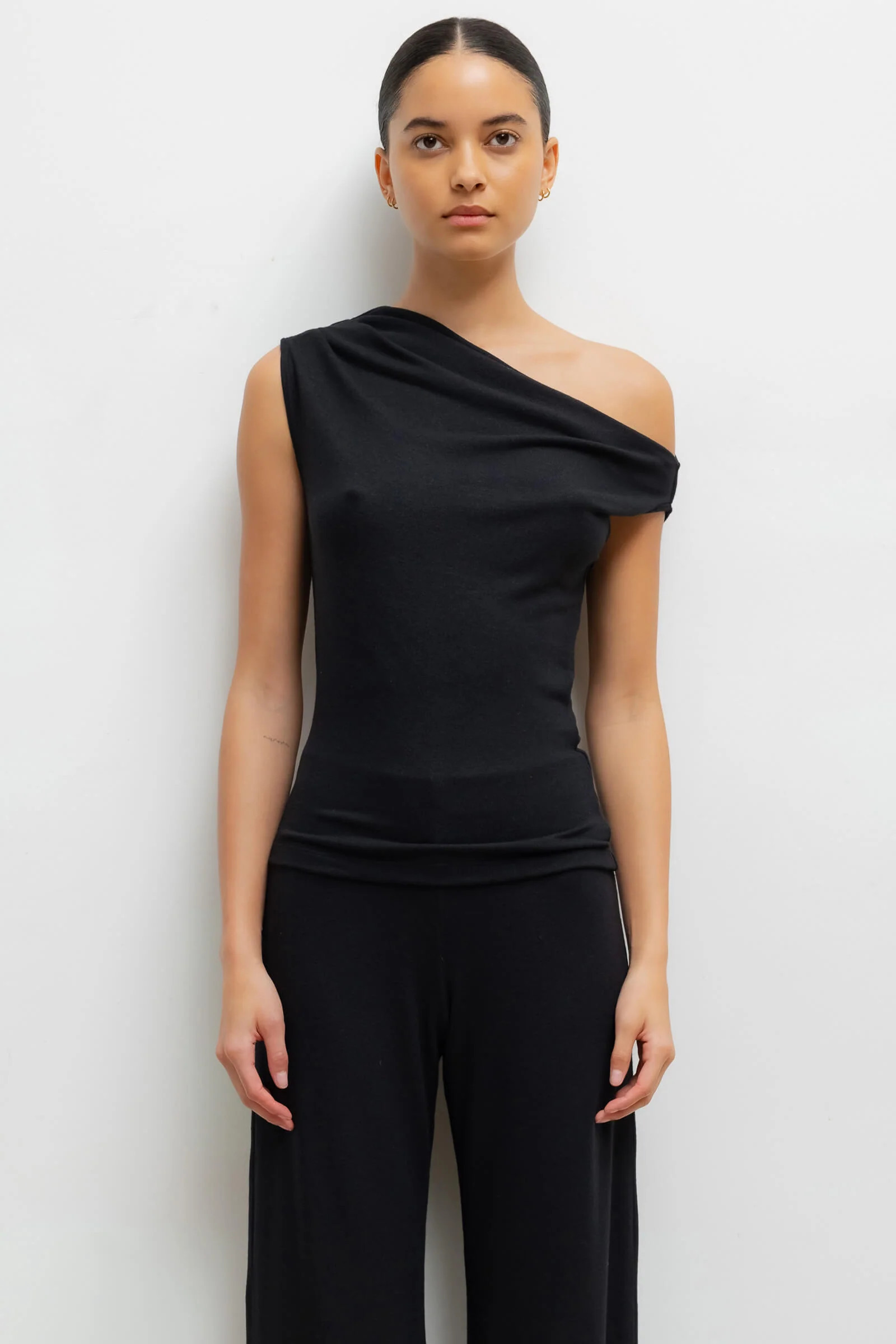 Lauren Ruched Asymmetrical Shoulder Top | LESET