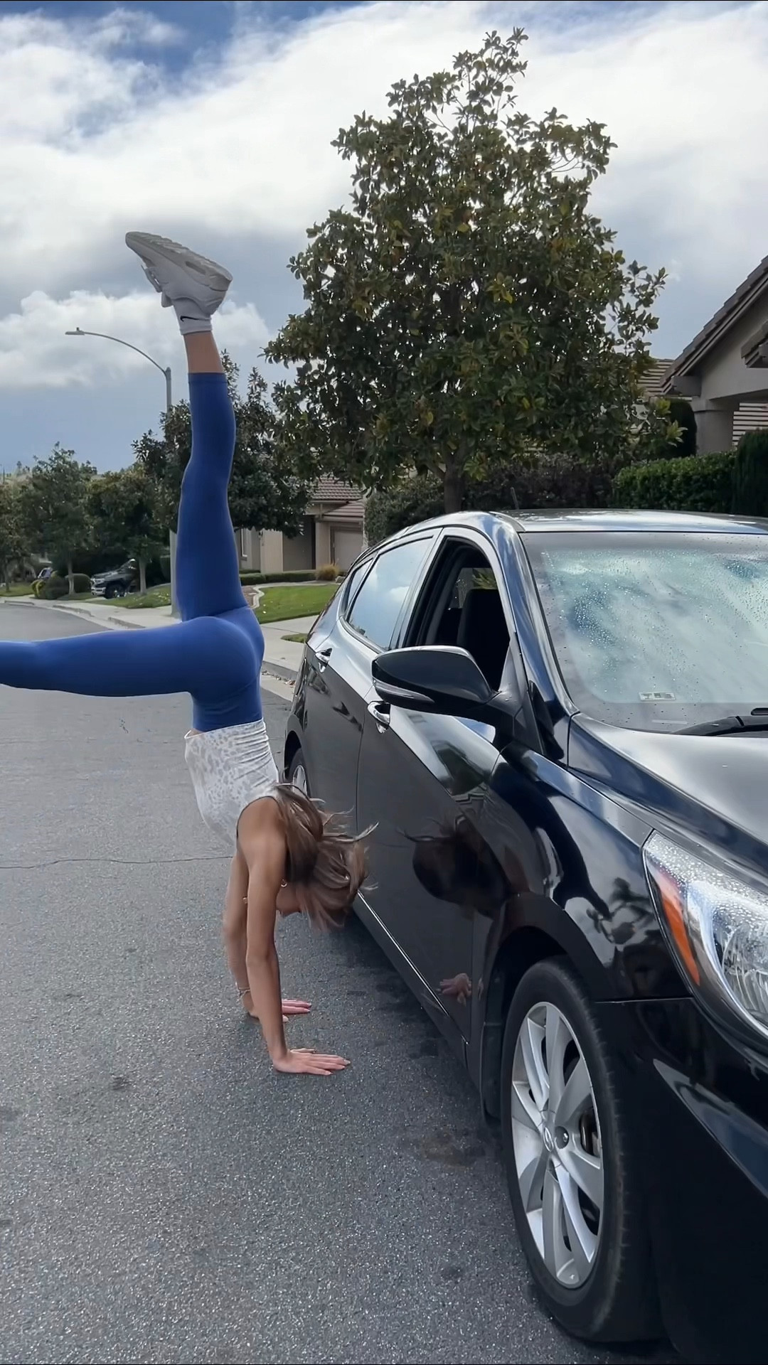 My favorite kits to tumble in 💙 

#leggings #activewear #fitness 

#LTKFitness #LTKVideo #LTKActive