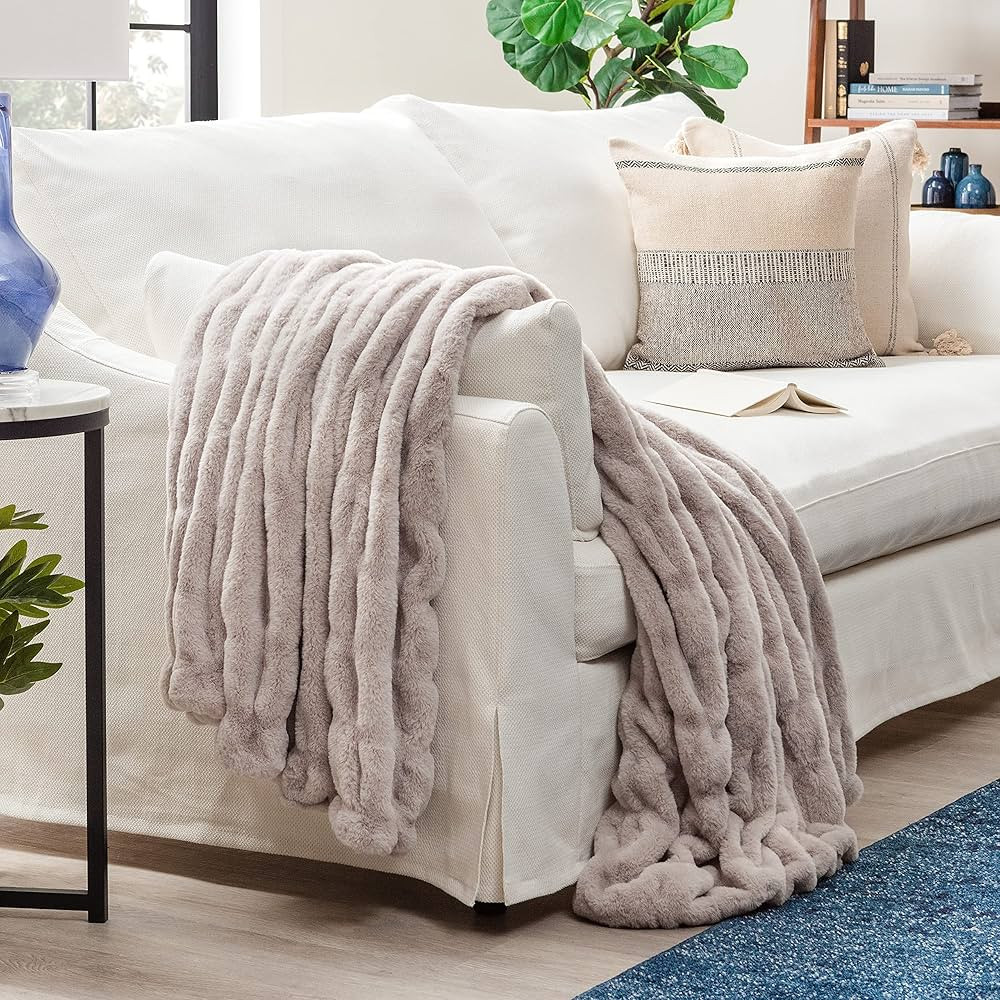 Chanasya Premium Ruched Faux Fur Throw Blanket - Luxurious, Soft Reversible Mink Blanket - 50" x ... | Amazon (US)