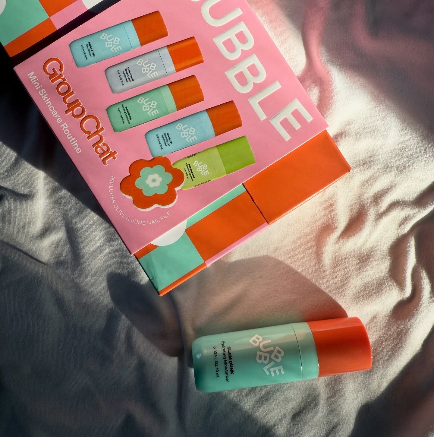 My skin’s cozy-day favourite ☁️✨ Nothing beats that Slam Dunk glow. @bubble @bubbleinsiders 
#bubbleambassador #bubble #slamdunk #slamdunkmoisturizer #ugcphoto #flatlayaesthetic #cozyvibes #aestheticugc #momcreator #cottagecorevibes
