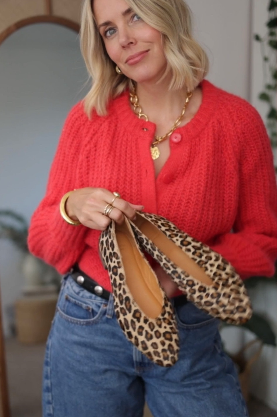 Red knit
Leopard print shoes 
Leopard print ballet flats 
Red cardigan 
Barrel jeans 
Stud belt 
Trench coat 

#LTKuk #LTKeurope #LTKautumn