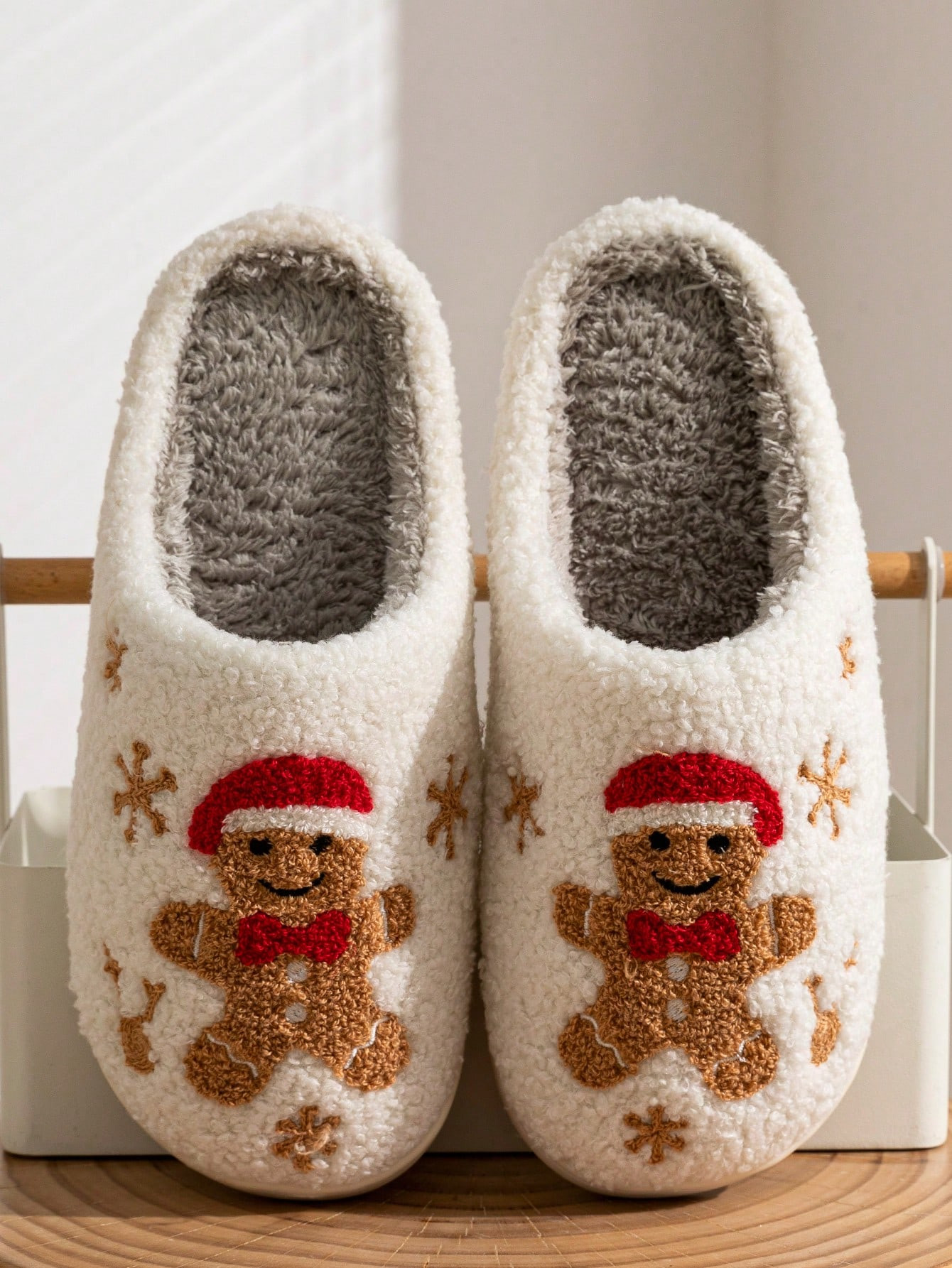 Adorable Cartoon Gingerbread Man Women Winter Holiday Party House Slippers | SHEIN