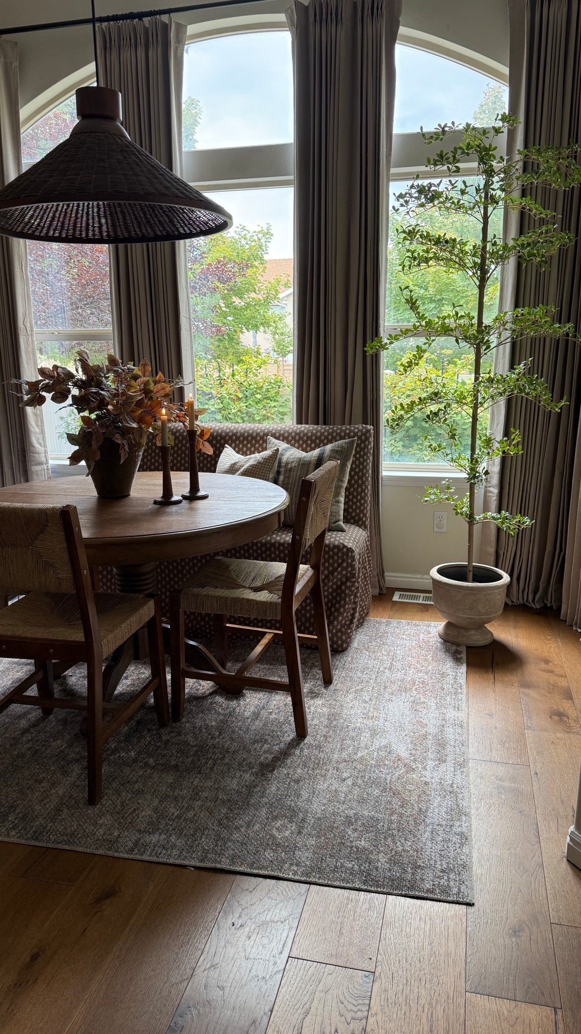 Dining nook 

#LTKHome #LTKdayinmylife #LTKSeasonal