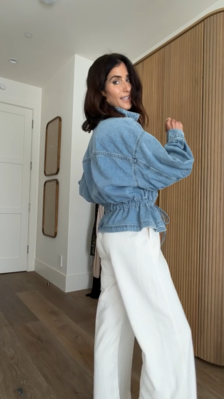 This is a run don’t walk kind of jacket! Probably one of my favorites in my closet right now 🙌🏼❤️ I’m just shy of 5-7” wearing the size Large for more of an oversized fit. Wearing the size XS pants #stylinbyaylin #target #spring @Target 

#LTKootd #LTKSeasonal #LTKgrwm