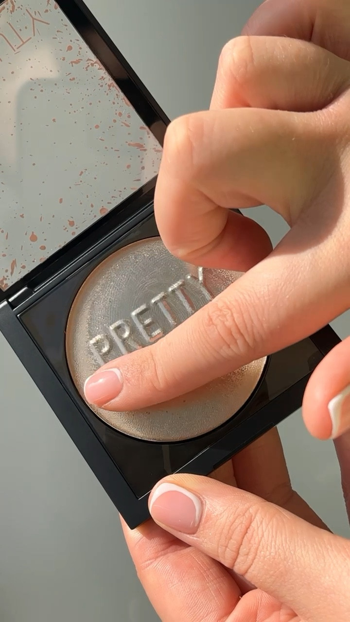 Huda beauty blush colour changing blush pH blush beauty products pink makeup 

#LTKeurope #LTKbeauty #LTKVideo