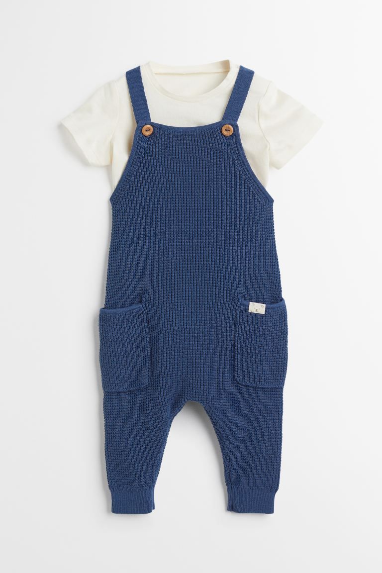 Set with a T-shirt in cotton jersey and waffle-knit overalls in cotton. T-shirt with a snap faste... | H&M (US + CA)