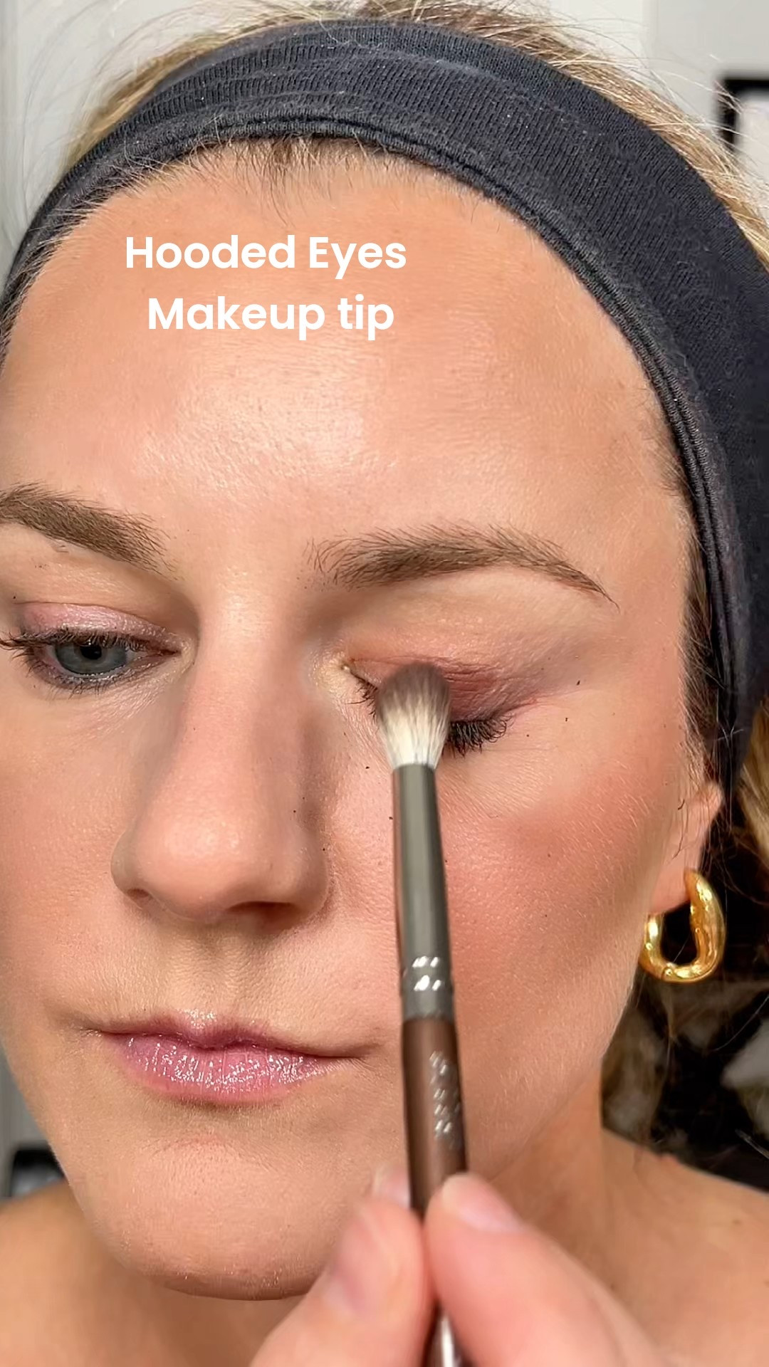 ⚠️HoOdEd Eyes Eyeshadow⚠️ Save for later! I ❤️ an affordable makeup look 💰 Comment SHOP for a DM with the products! 🛍️
@lagirlcosmetics eyeshadow
@plouise_makeup_academy eyeshadow base
@ciatelondon liner
@elfcosmetics lipgloss

#hoodedeyesmakeup#hoodedeyemakeup#eyeshadowhack#eyeshadowhacks#makeuphacks#makeuptips#beautyhacks#beautytips#makeuptipsandtricks#howto#makeupforbeginners

#LTKStyleTip #LTKWedding #LTKBeauty