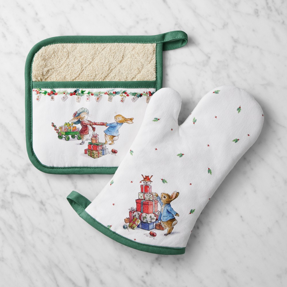 Peter Rabbit™ Christmas Oven Mitt & Potholder Set | Williams-Sonoma