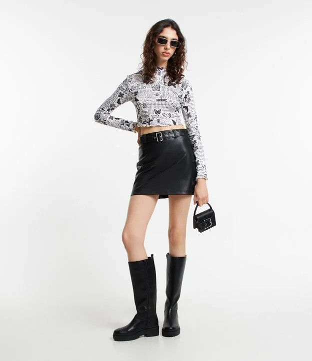 Saia Evasê em PU com Cinto de Fivela Retangular Preto | Renner (BR)