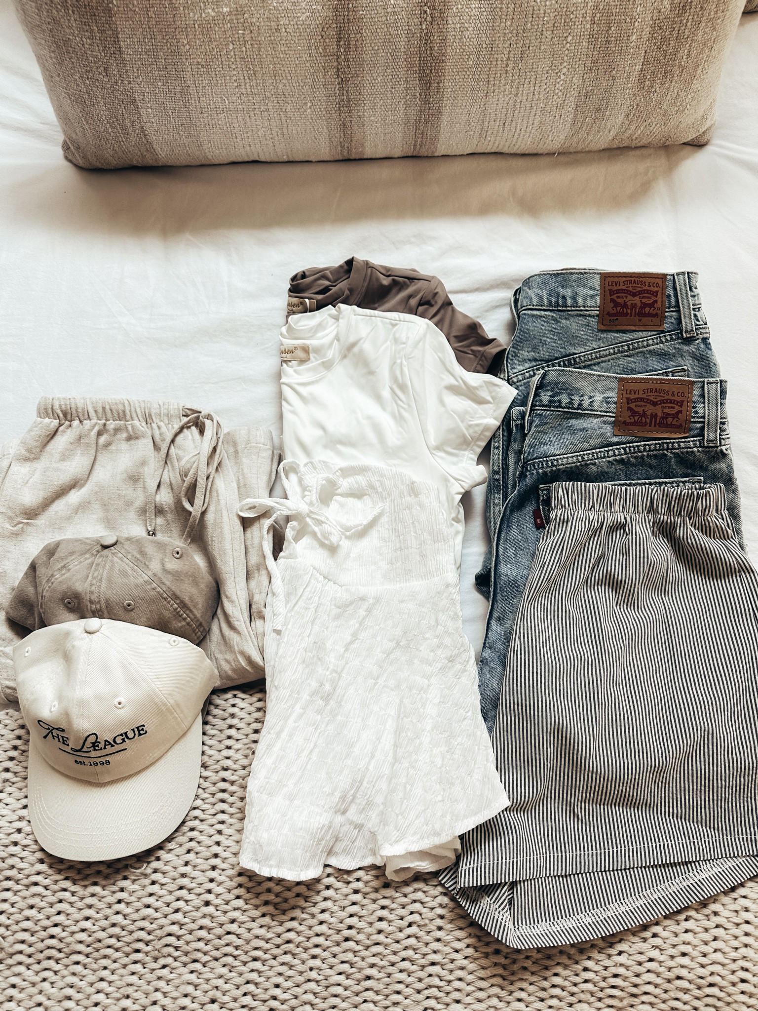 Neutral throw blanket 🫶🏻

#LTKFindsUnder100 #LTKFindsUnder50 #LTKHome