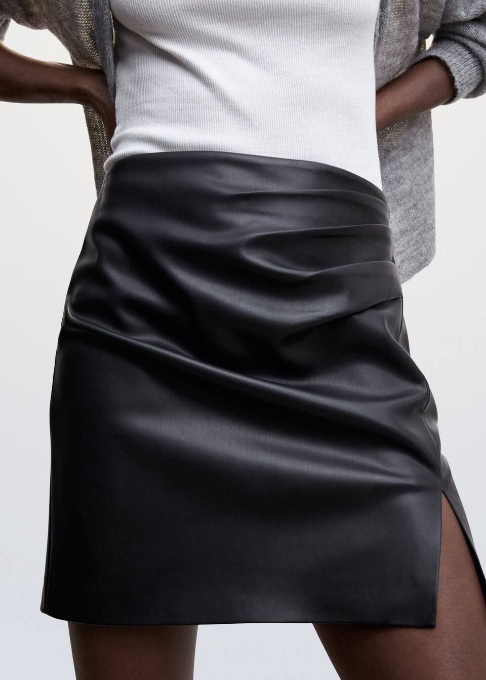 Leather-effect mini-skirt | Black Leather Skirt Outfit | Work Outfit | Work Wear Style | MANGO (US)