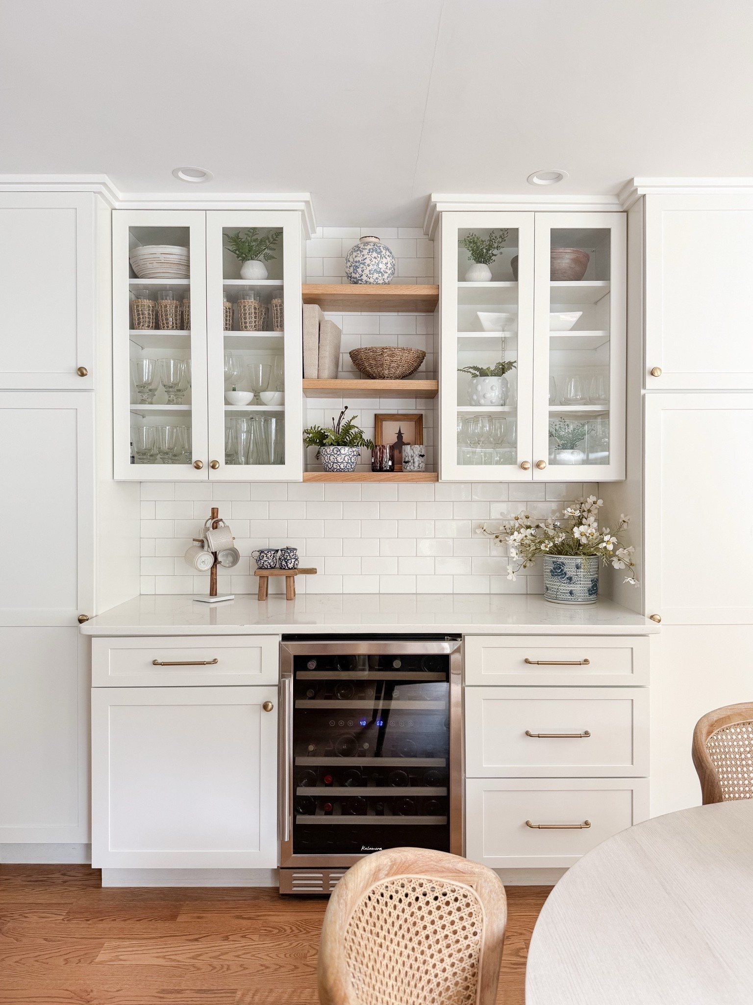 Built in cabinet styling with soft neutrals, glass fronts, and warm wood shelving that adds texture without clutter. This cape cod coastal kitchen keeps everything light, layered, and beautifully organized. Cape cod kitchen, coastal kitchen cabinets, glass cabinet styling, neutral kitchen decor, open shelf kitchen styling, amazon finds home decor, coastal neutral kitchen, sherri calnan home

#LTKHome