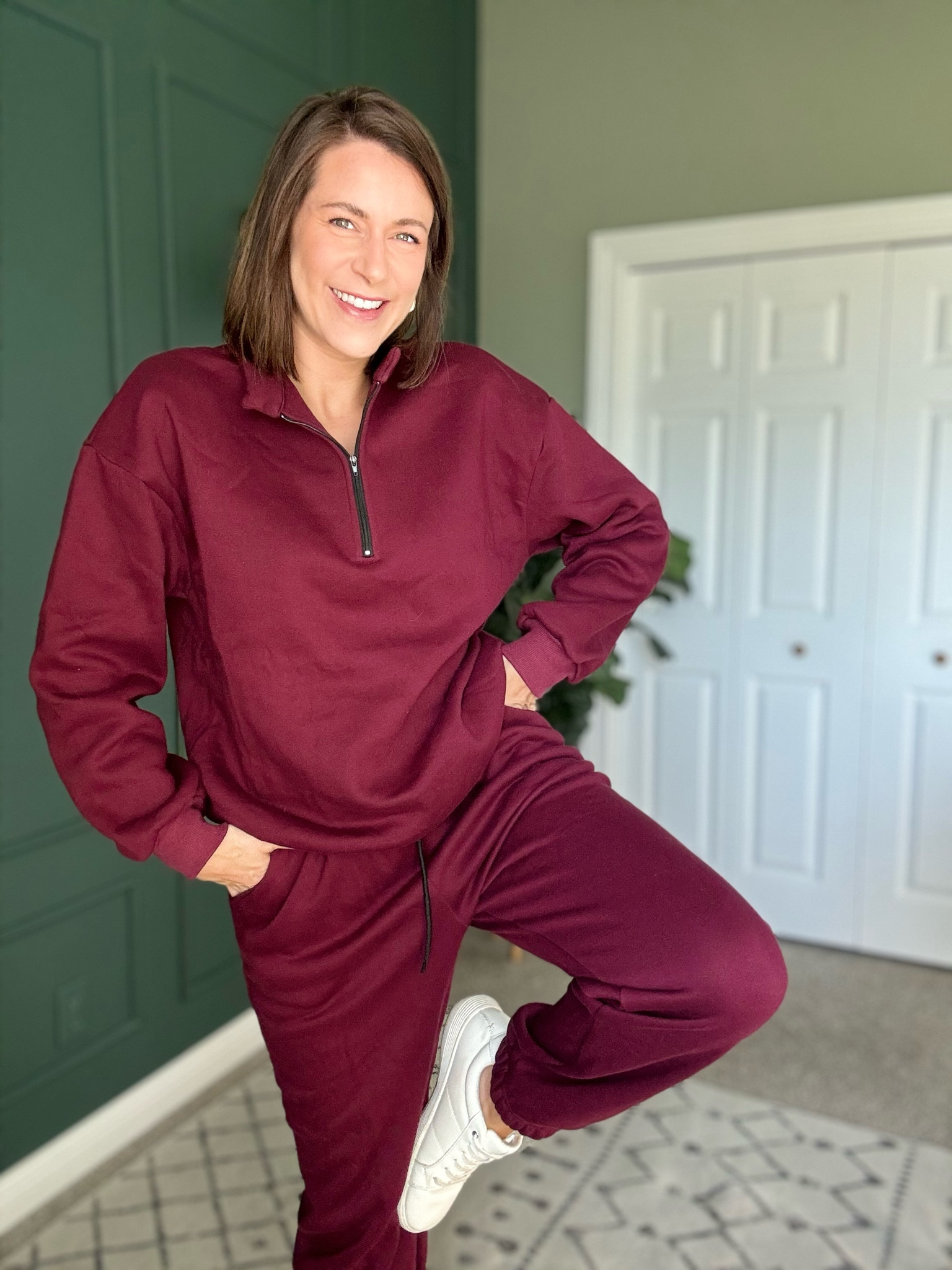 Lounge set wearing a medium
Comes in other colors 

#LTKFindsUnder50 #LTKActive #LTKStyleTip