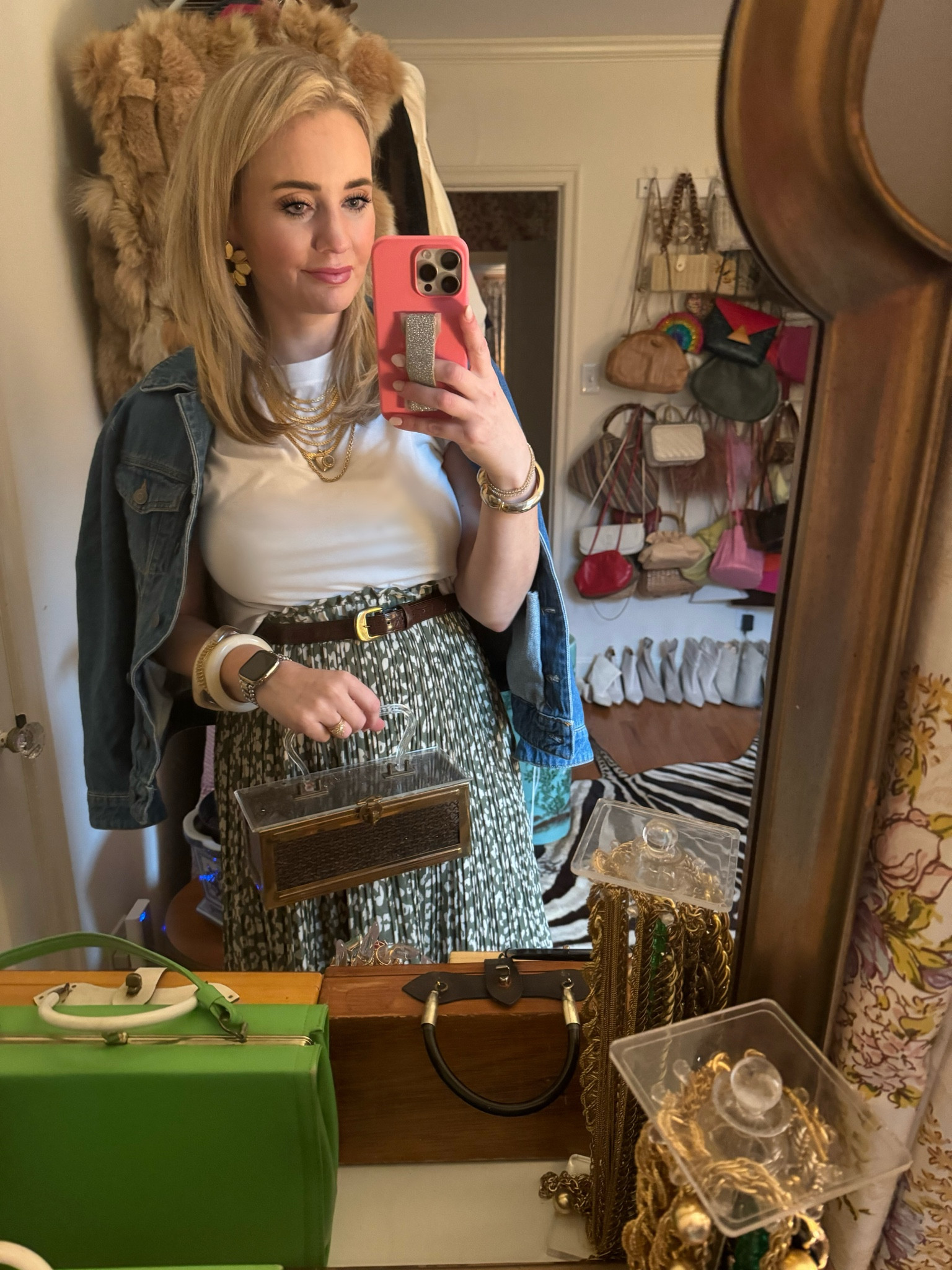 Wore one of my fave $15 skirts (comes in tons of patterns) the other night and took my first #ootd pic in my new “Cloffice” room 😂☠️

#LTKStyleTip #LTKFindsUnder100 #LTKFindsUnder50