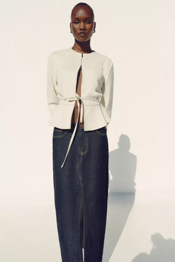 Round neck, long sleeve jacket. Featuring a thin self-tie belt and metal zip fastening. | Zara UK