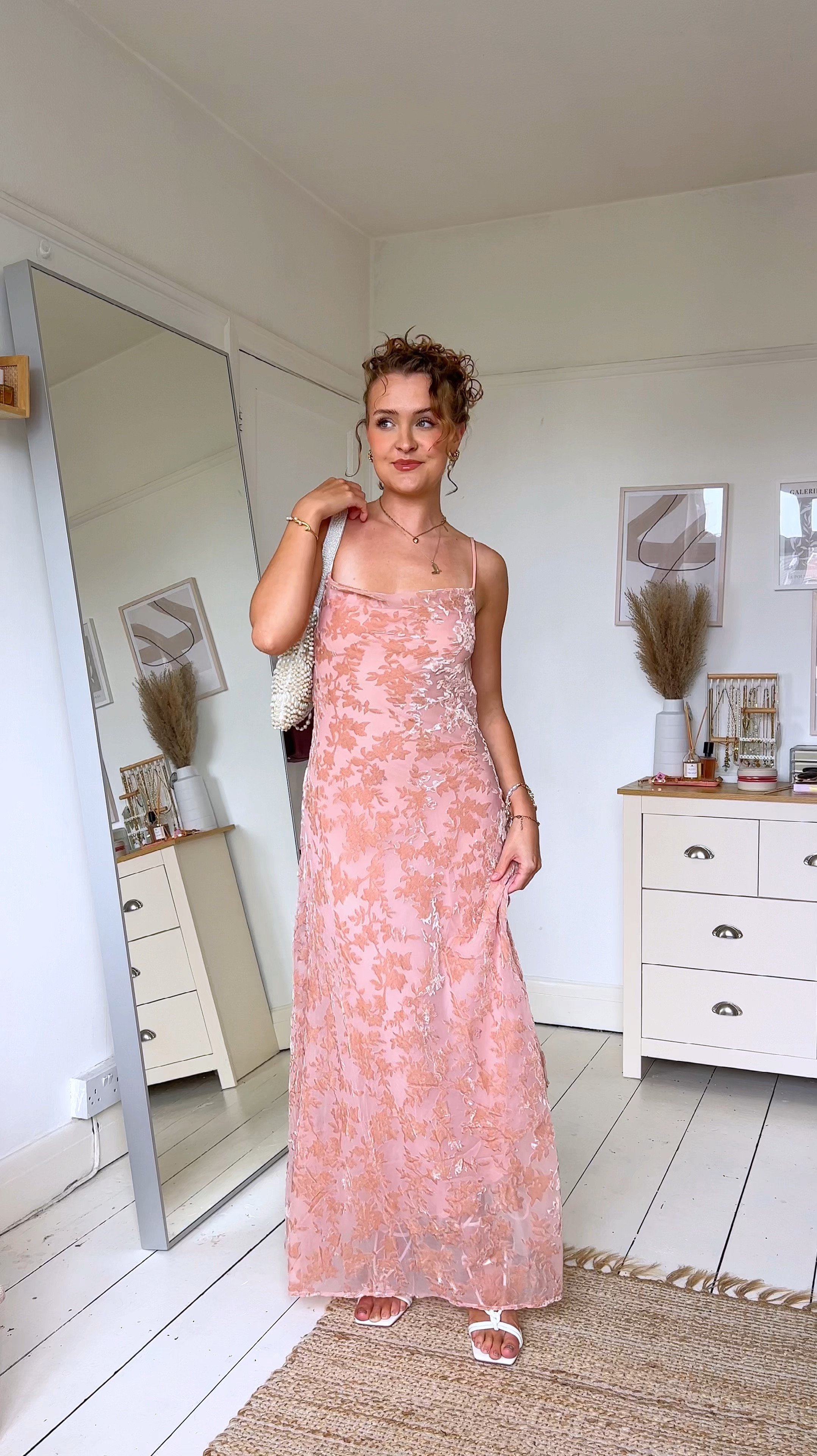 The prettiest floral pink wedding guest dress! X #weddingguestdress 