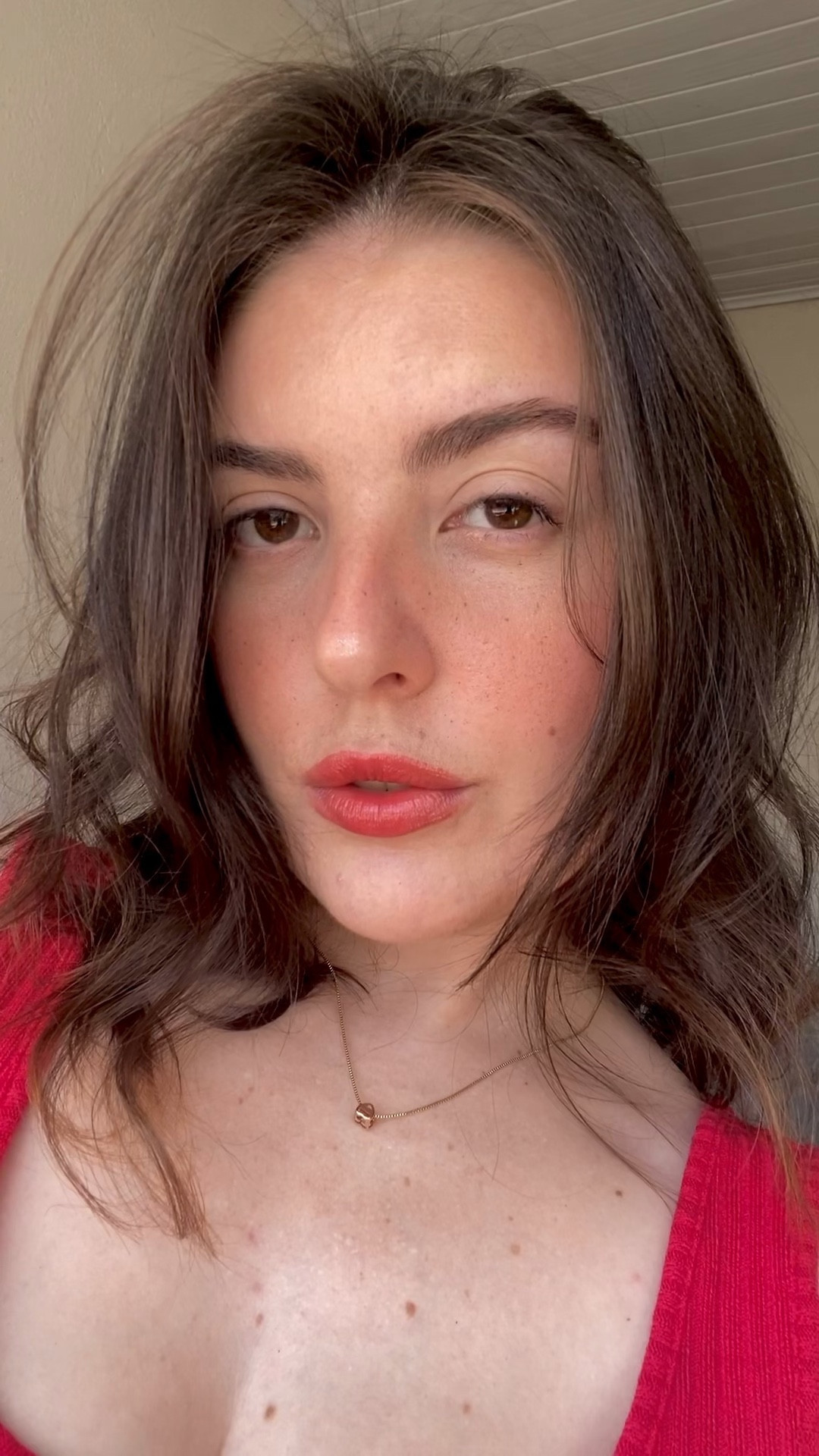 Strawberry makeup, a maquiagem do momento, com o toque de Hailey Bieber.
Essa maquiagem é leve, e é construída com poucos produtos, e acreditem, a base está fora dessa lista.

Vem conhecer todos os produtos que usei para fazer essa maquiagem. 🍓

#LTKbrasil #LTKbeauty