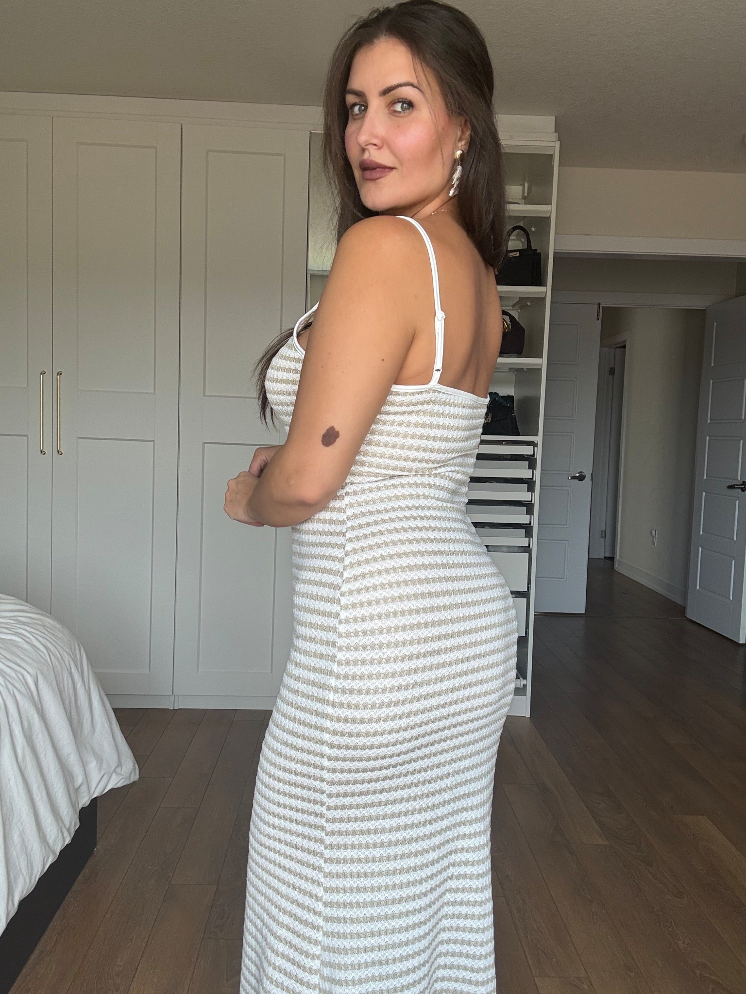 Someone said “I’d never wear that if I had your body”… and honestly? Good thing it’s my body 🤍

I’m learning to wear what I love hip dips, soft tummy, curves, stretch marks, all of it. That doesn’t mean it never gets to me, but I’m not letting it stop me anymore.

Because at the end of the day, we’re all our own biggest critics… so you might as well wear the outfit 💐✨

This dress just feels like spring and I’m wearing it confidently 🌸  
Comment “link” if you want the details!

And don’t forget…you’re already beautiful, exactly as you are.

#SpringOutfit
#OOTDStyle
#SpringFashionFinds
#EverydayStyle
#StyleInspo

#LTKmidsize #LTKsummer #LTKdatenight
