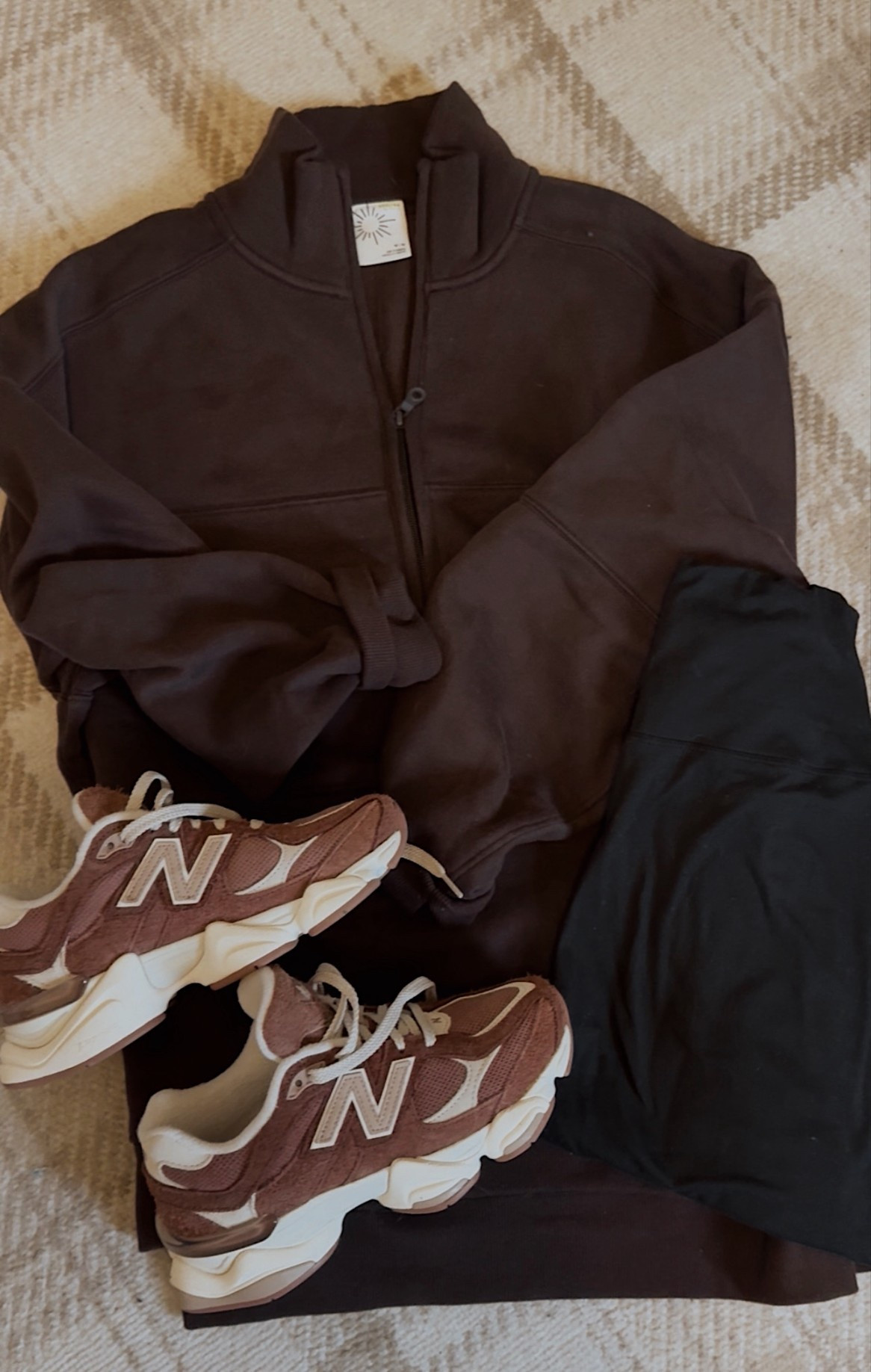 postpartum comfy outfit 👏🏻 aerie oversized pullover, legging and new balance 9060


#LTKSaleAlert #LTKmomlife #LTKgrwm