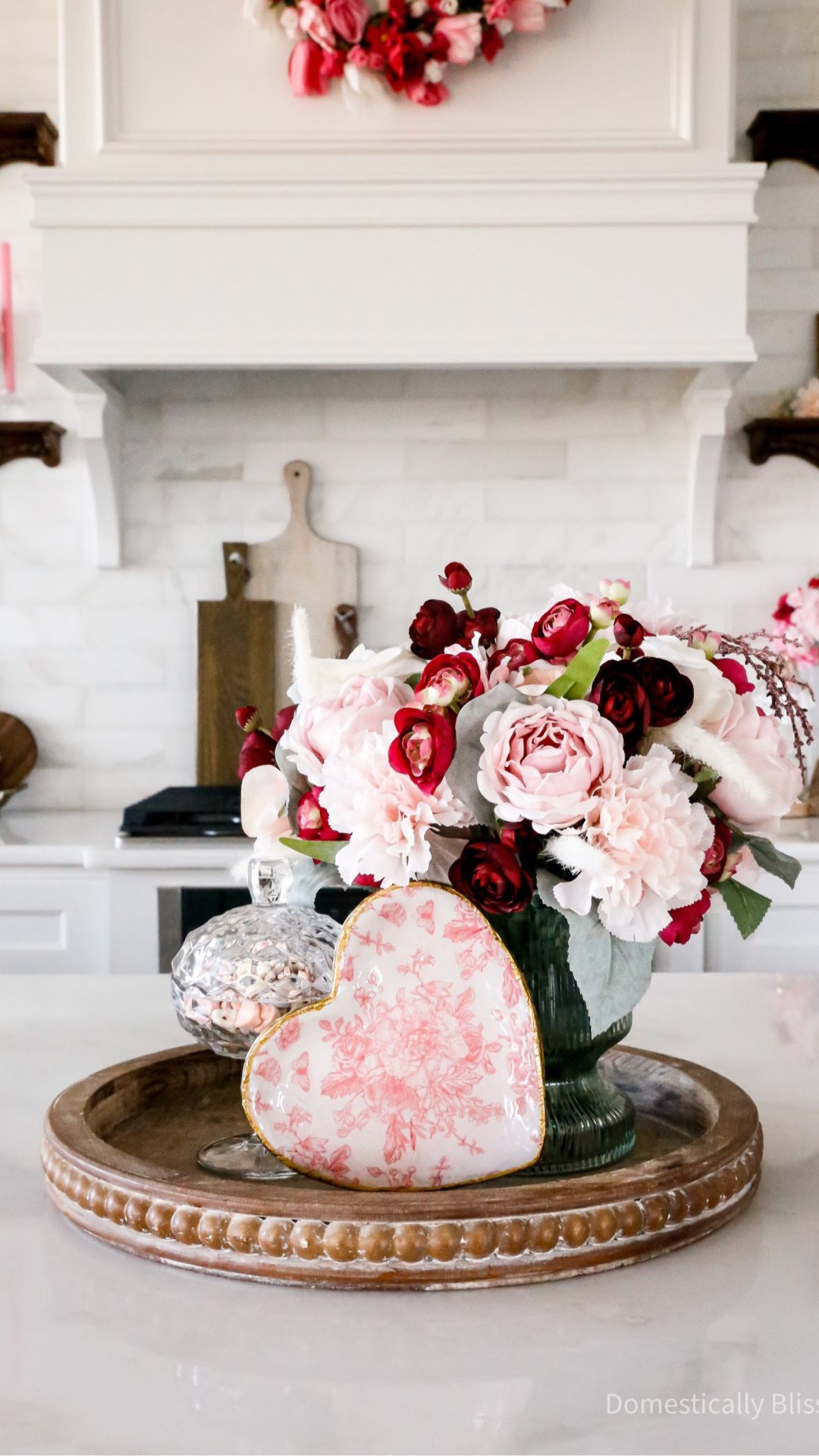 This DIY Clay Napkin Heart Trinket Dish is a fun Galentine’s Girls Night craft that makes beautiful Valentine’s Day decor for your home.

See details:
https://domesticallyblissful.com/diy-clay-napkin-heart-trinket-dish/

🔗 Join our newsletter: https://domesticallyblissful.com/newsletter/ 

#LTKValentine #LTKSeasonal #LTKHome
