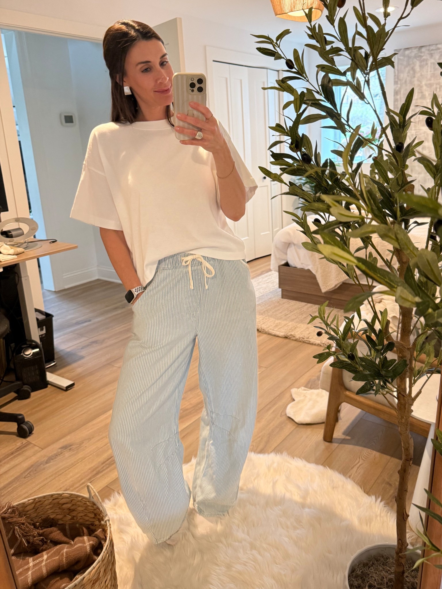 OOTD with my new fav white tee from Target. Wearing size M

#LTKmomlife #LTKgrwm #LTKootd